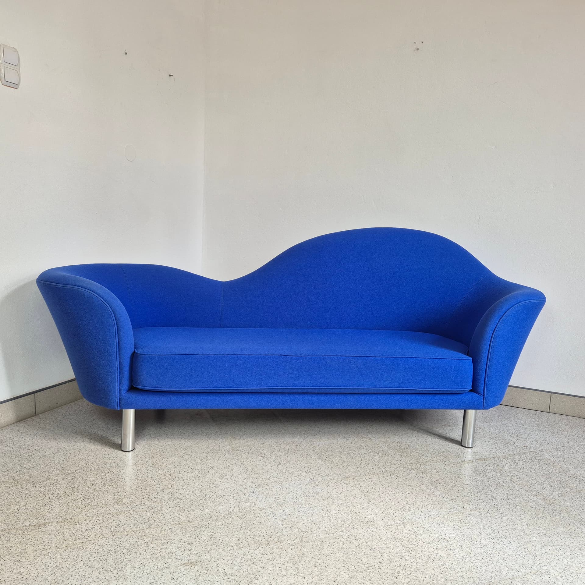 Sofa Grand Piano, blue wool, metal, by G. Olsen, for GUBI, Denmark, 1990s. - 300437