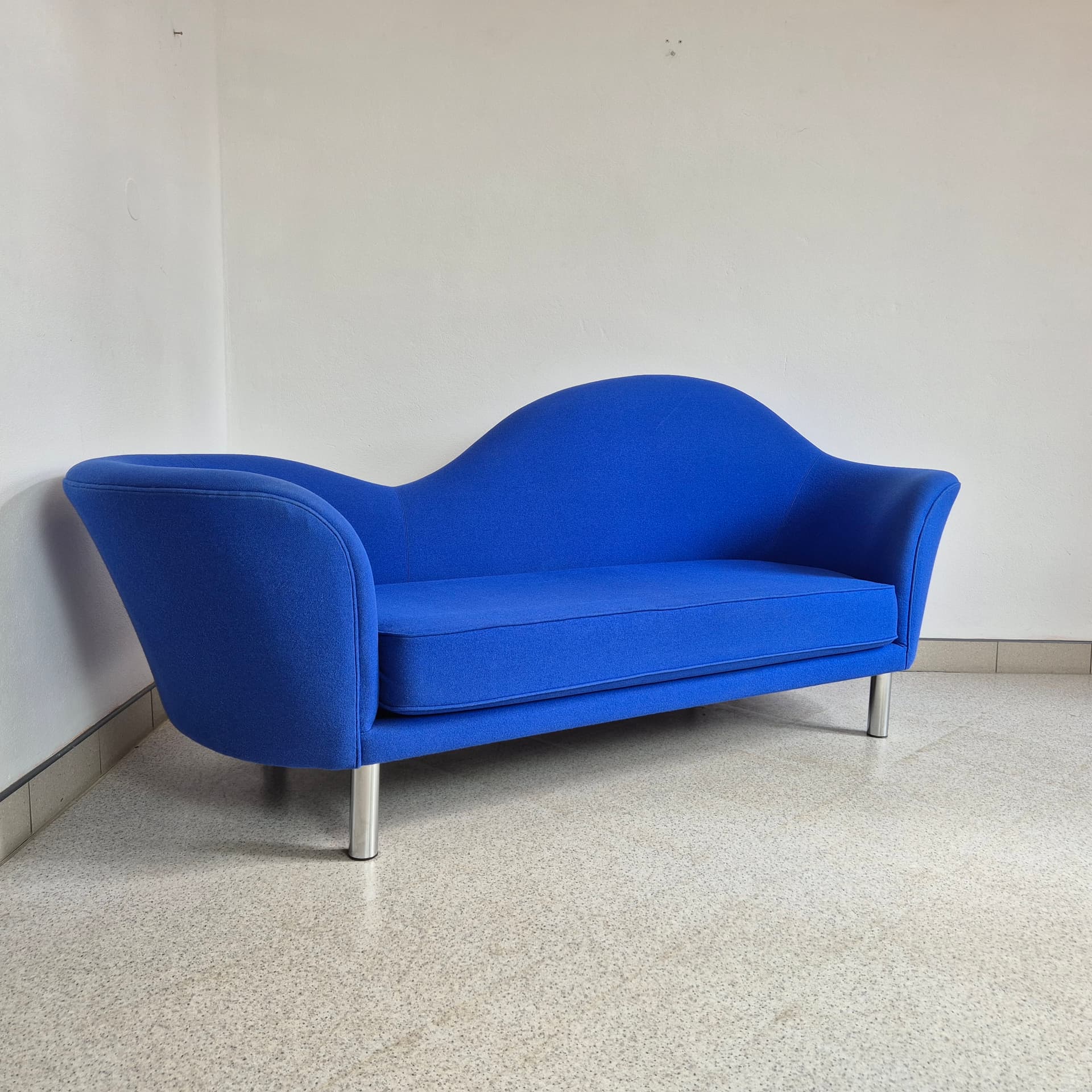 Sofa Grand Piano, blue wool, metal, by G. Olsen, for GUBI, Denmark, 1990s. - 300435