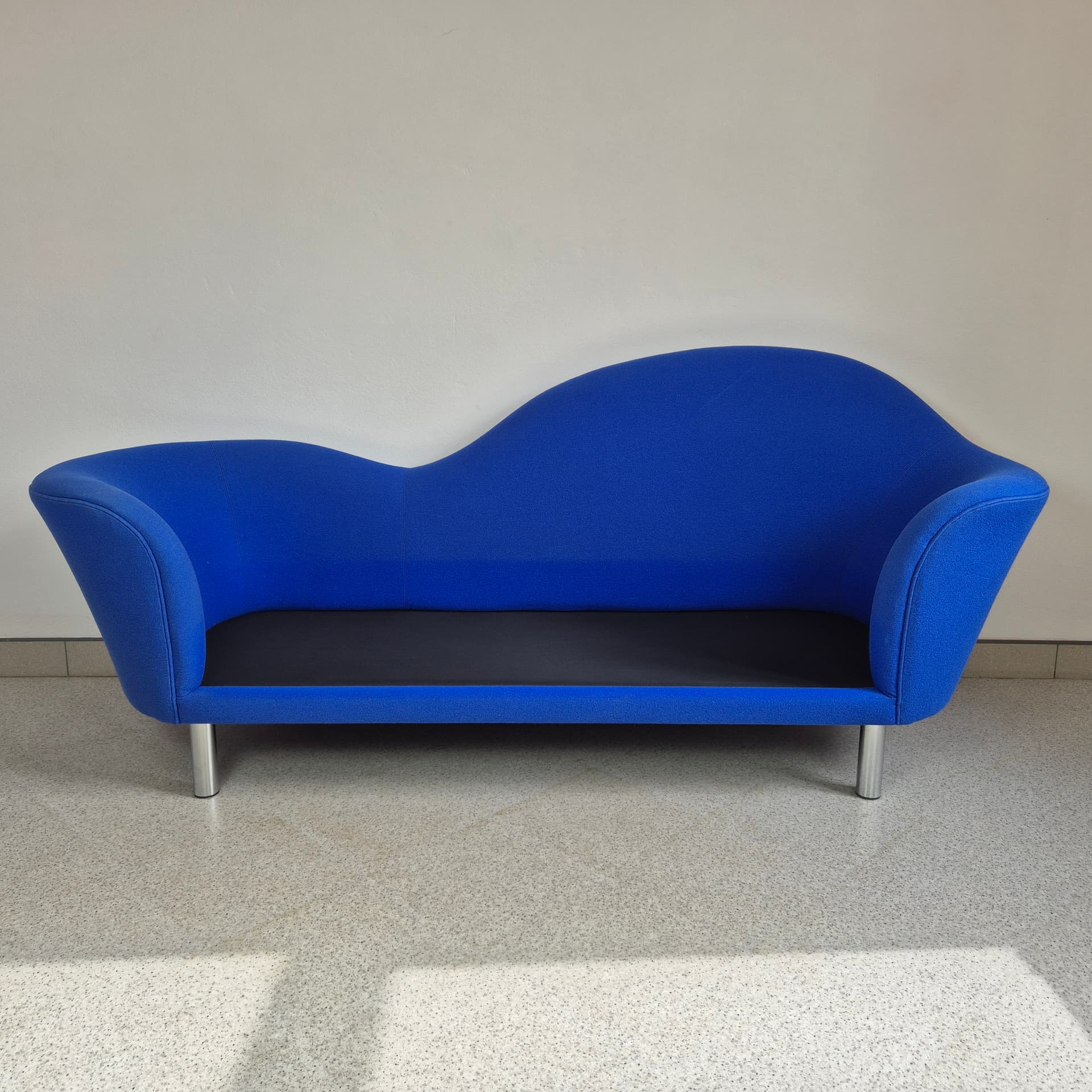 Sofa Grand Piano, blue wool, metal, by G. Olsen, for GUBI, Denmark, 1990s. - 300436
