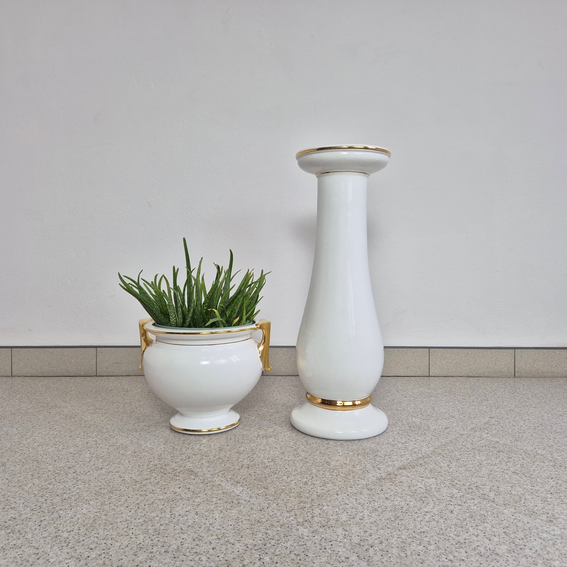 Donica na postumencie, porcelana biała, złoto, Niemcy, lata 80. - 300451
