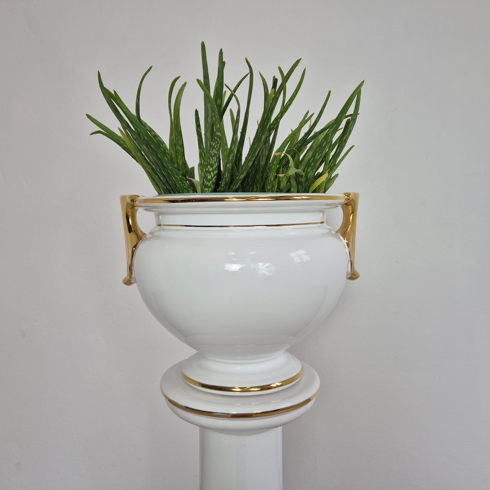 Donica na postumencie, porcelana biała, złoto, Niemcy, lata 80. - 300447