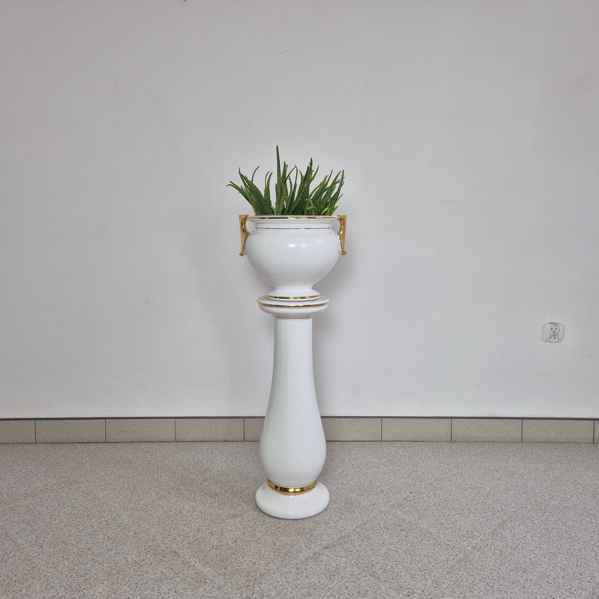 Donica na postumencie, porcelana biała, złoto, Niemcy, lata 80. - 300445