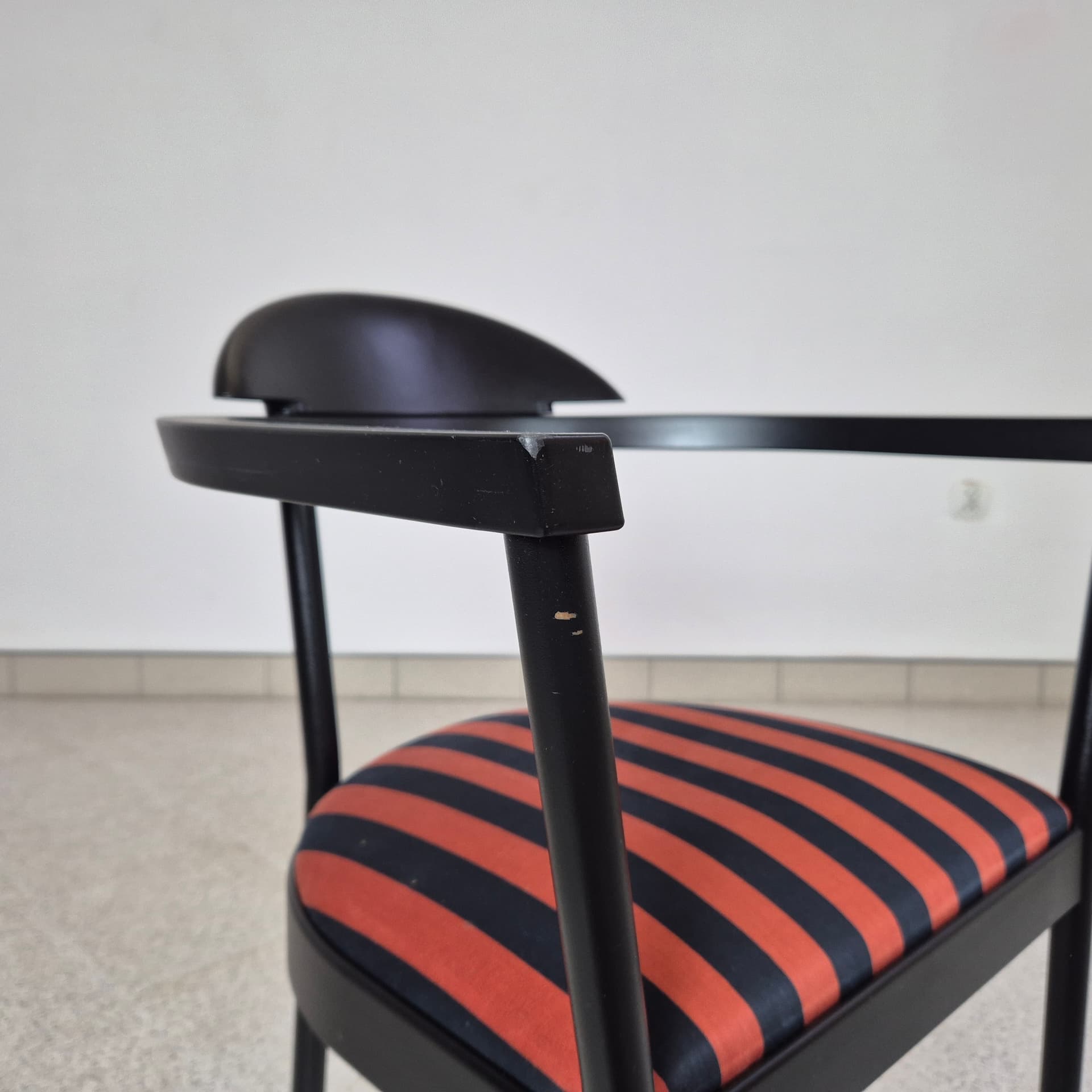 Krzesło, czarny metal, plastik czarny, tkanina czerwono-czarna, Ikea, Szwecja, lata 90. - 300518