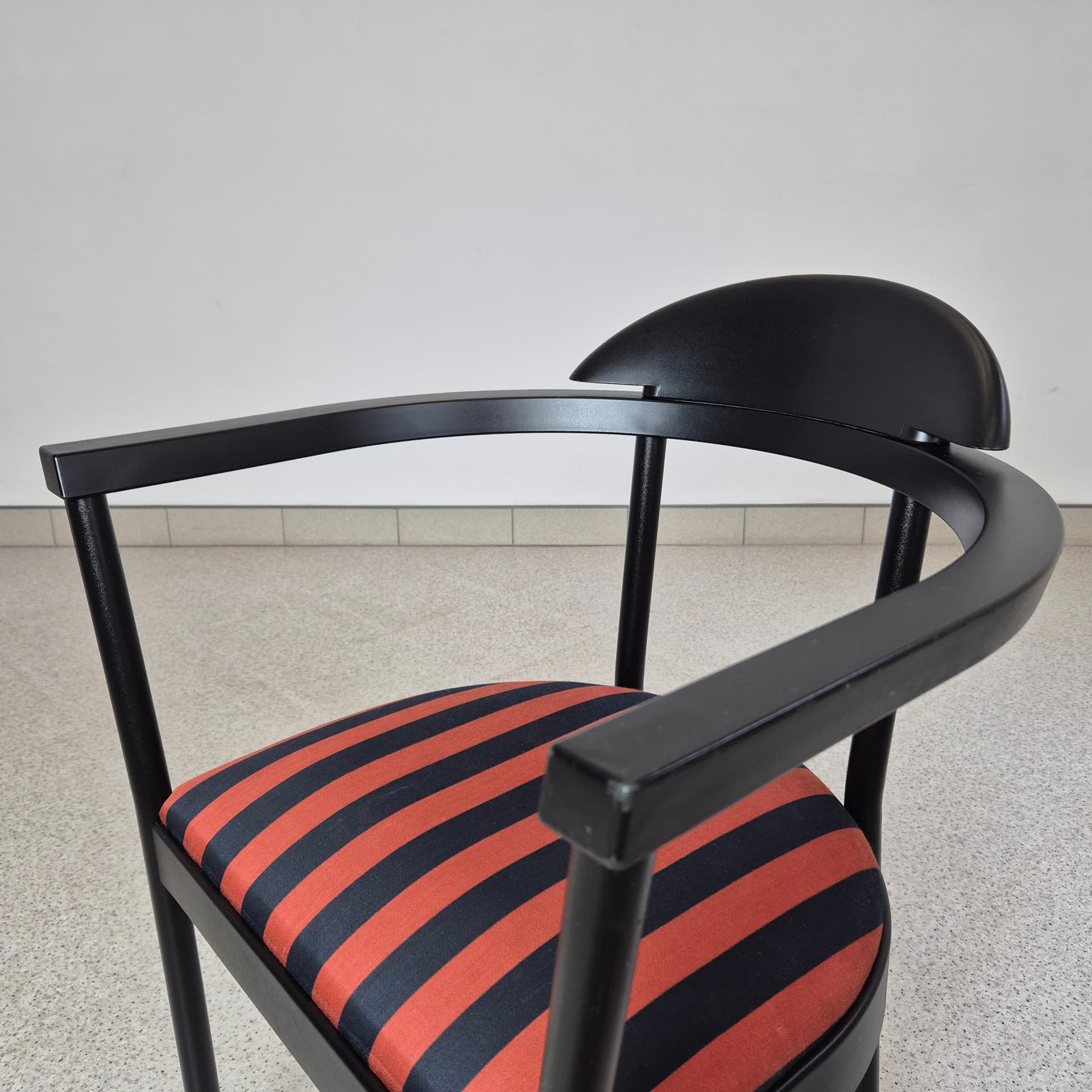 Krzesło, czarny metal, plastik czarny, tkanina czerwono-czarna, Ikea, Szwecja, lata 90. - 300519