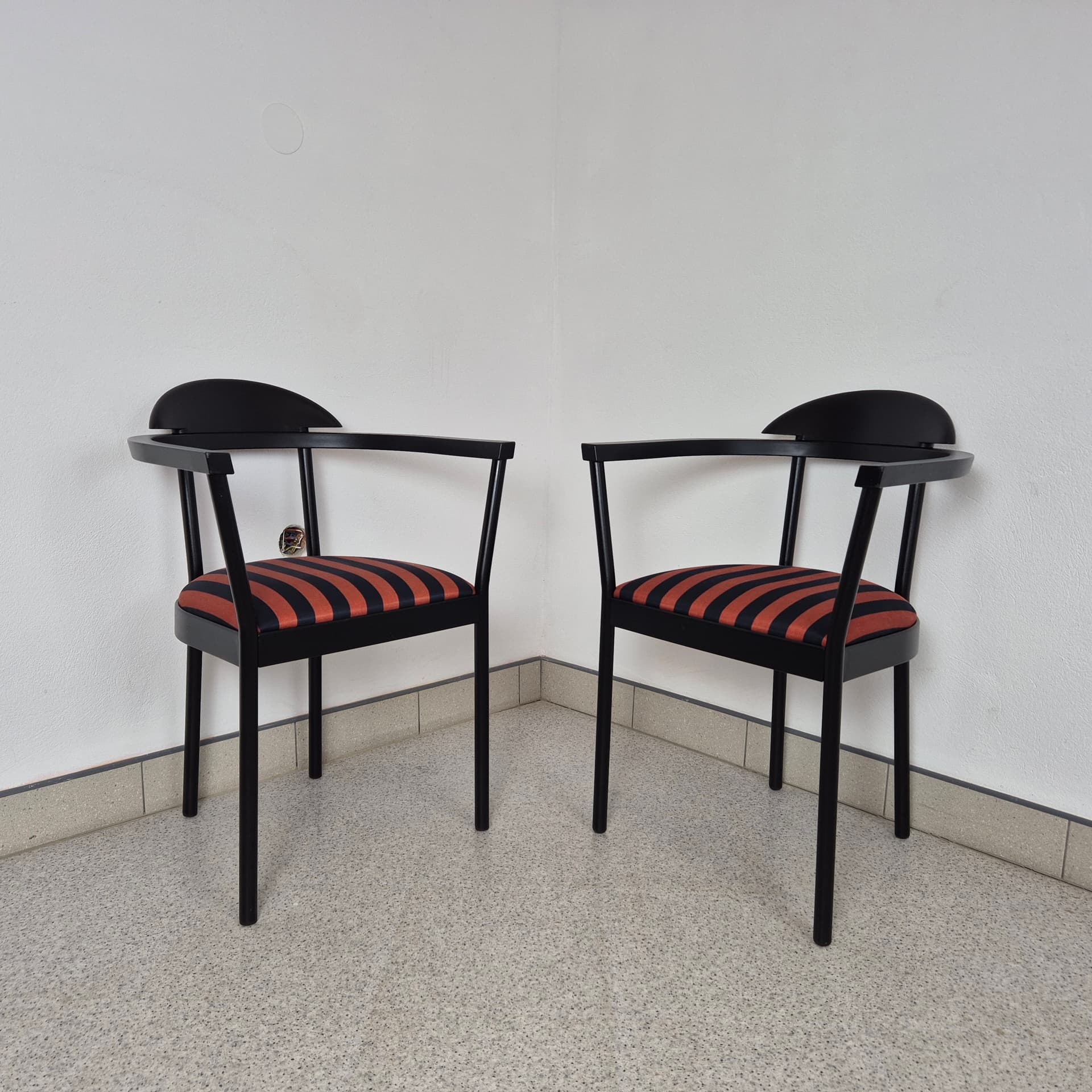 Krzesło, czarny metal, plastik czarny, tkanina czerwono-czarna, Ikea, Szwecja, lata 90. - 300522