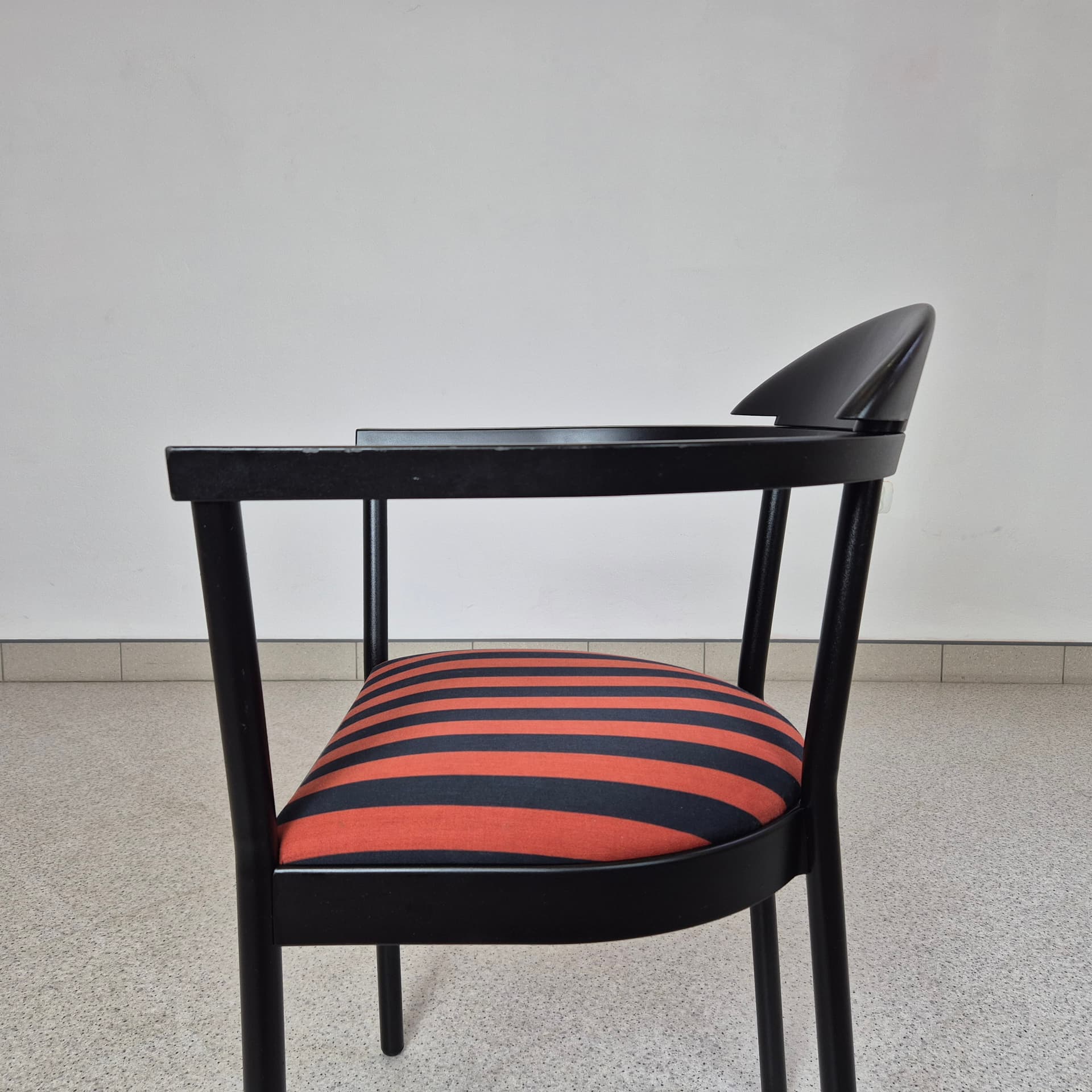 Krzesło, czarny metal, plastik czarny, tkanina czerwono-czarna, Ikea, Szwecja, lata 90. - 300523