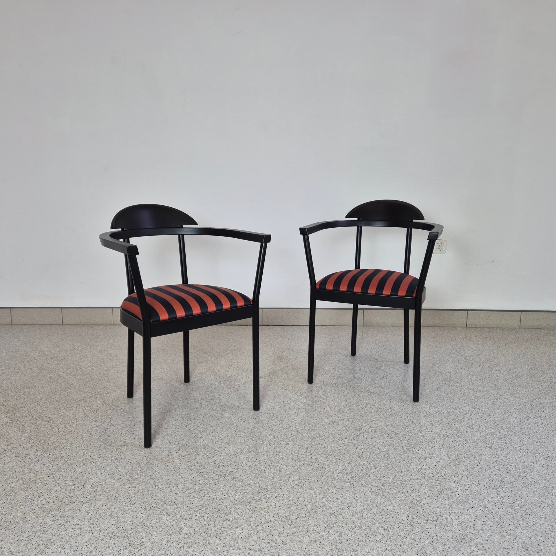 Krzesło, czarny metal, plastik czarny, tkanina czerwono-czarna, Ikea, Szwecja, lata 90. - 300517