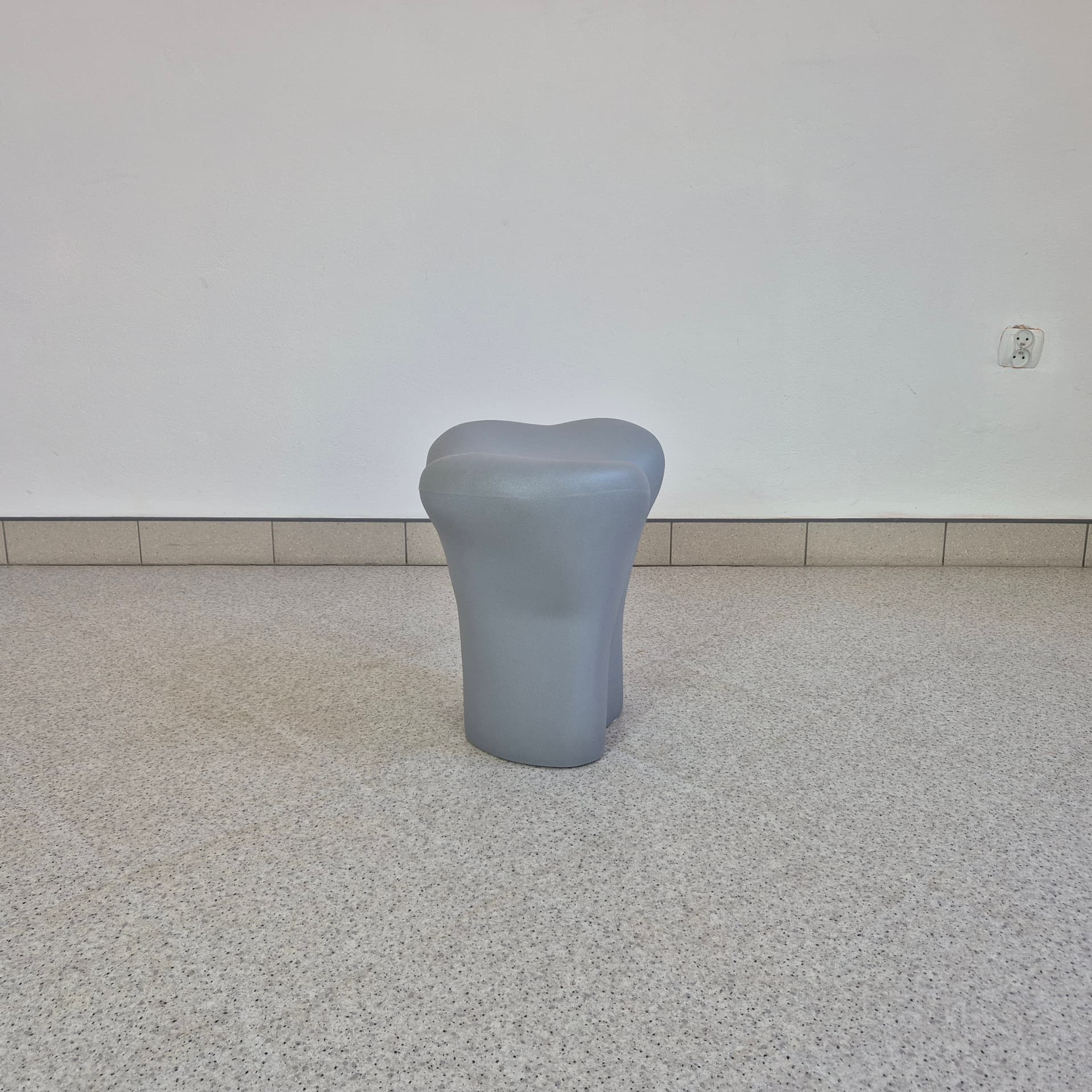 Stool The Tooth, grey plastic, by P. Starck, early 21st c. - 300537