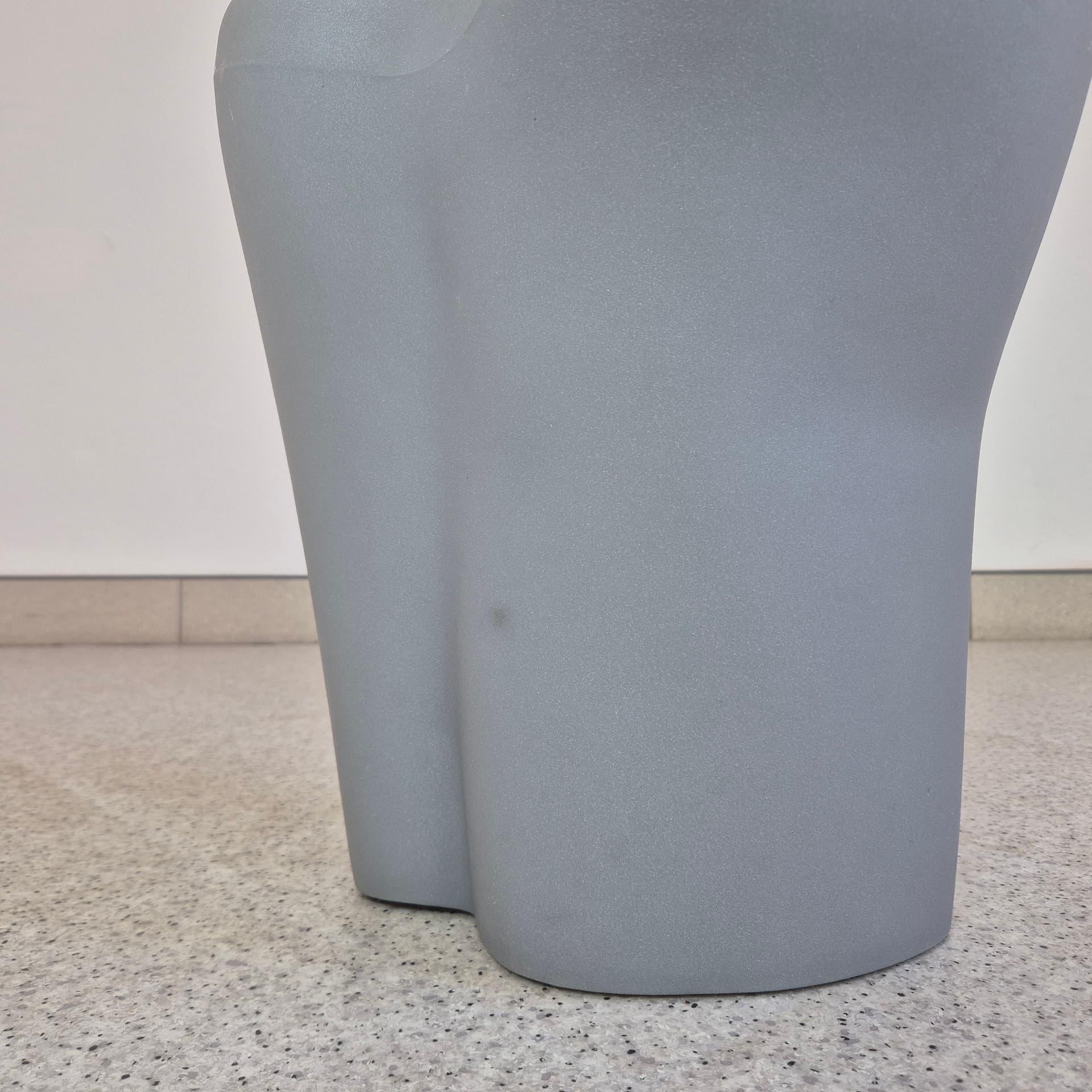Stool The Tooth, grey plastic, by P. Starck, early 21st c. - 300539