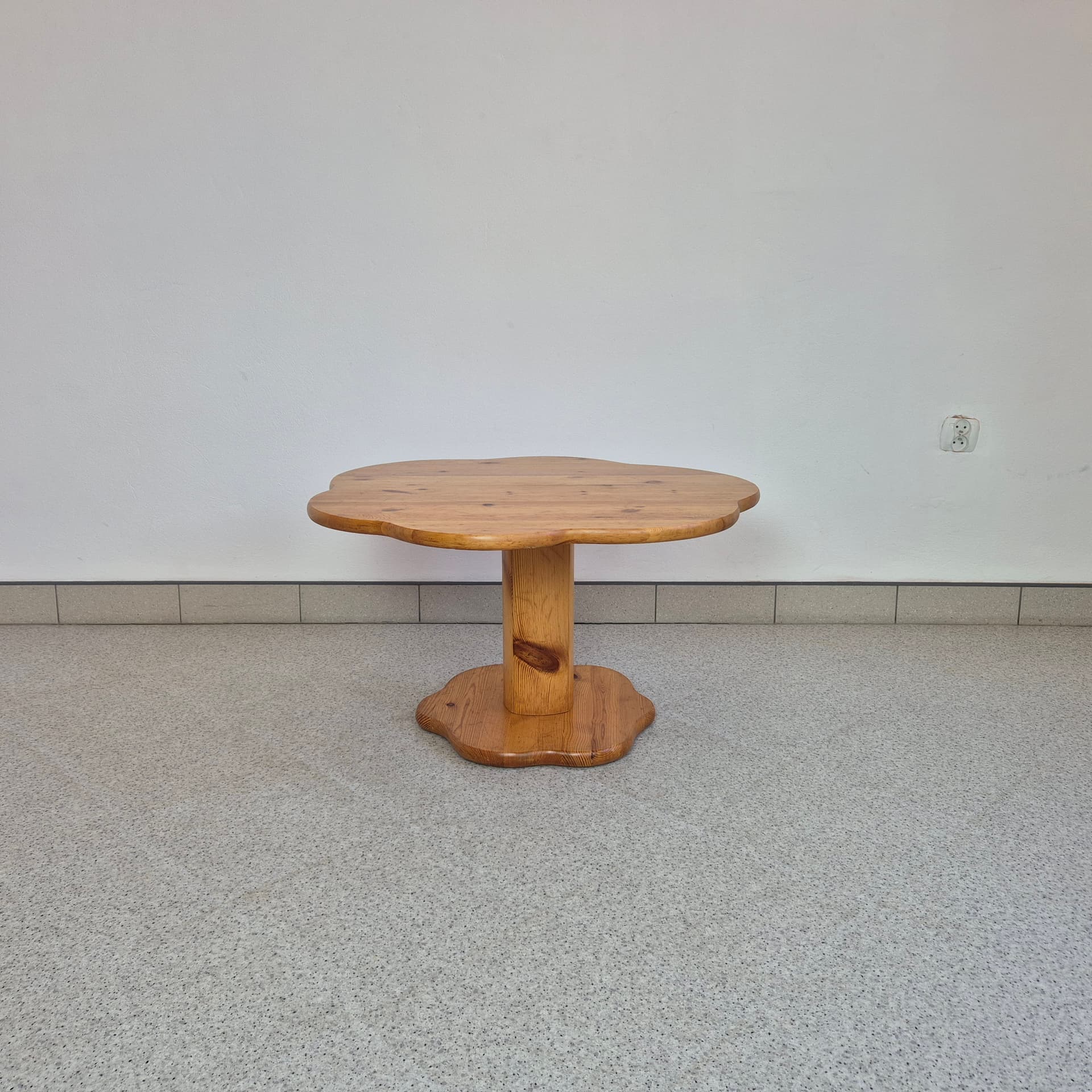 Coffee table, R. Daumiller style, brown pine, 1970s. - 300604