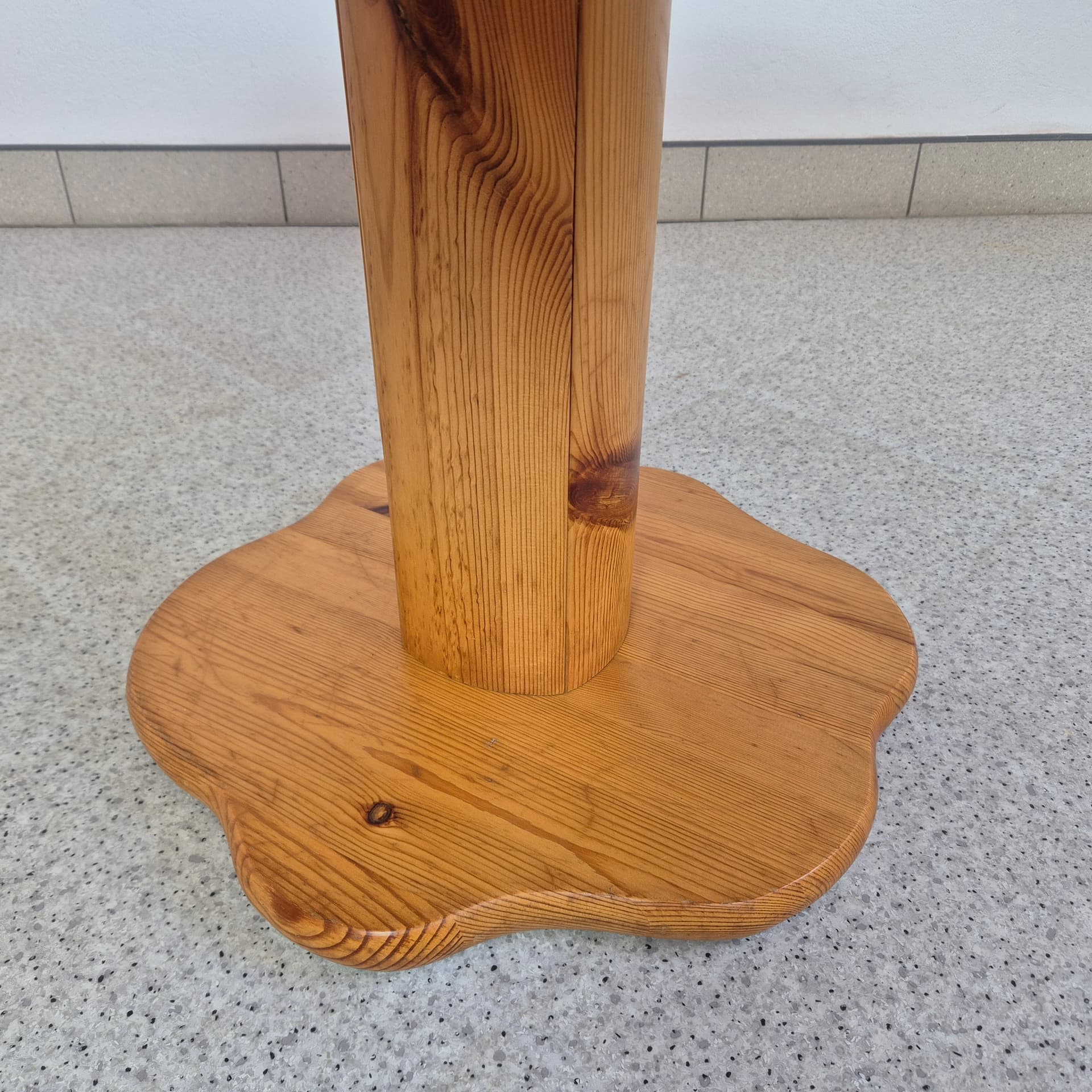 Coffee table, R. Daumiller style, brown pine, 1970s. - 300606