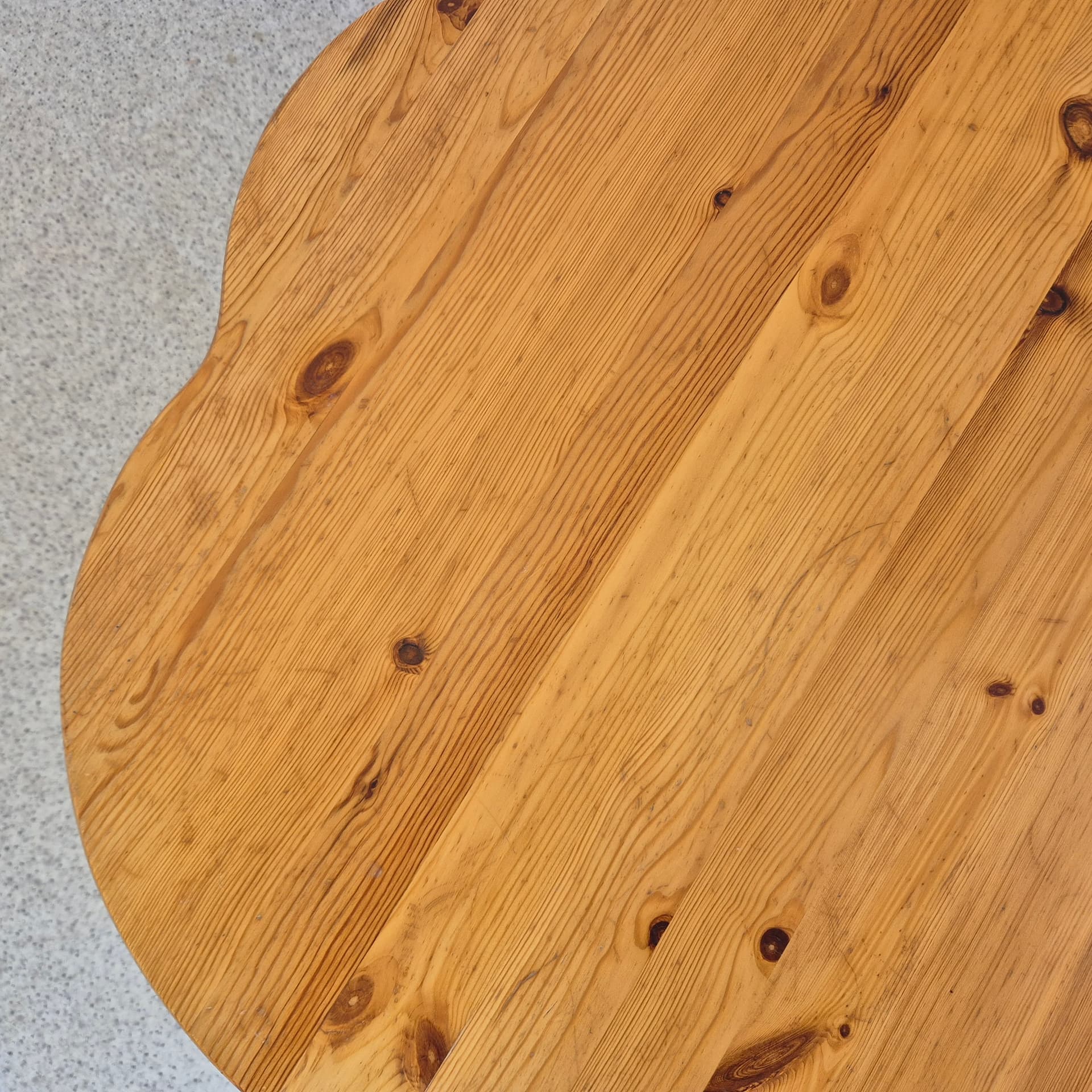 Coffee table, R. Daumiller style, brown pine, 1970s. - 300609