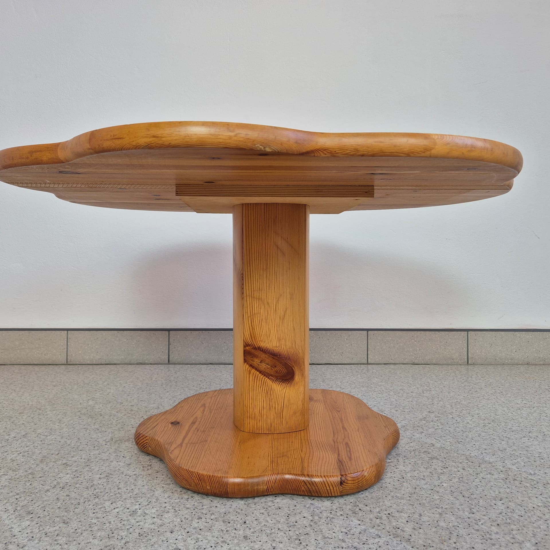 Coffee table, R. Daumiller style, brown pine, 1970s. - 300603