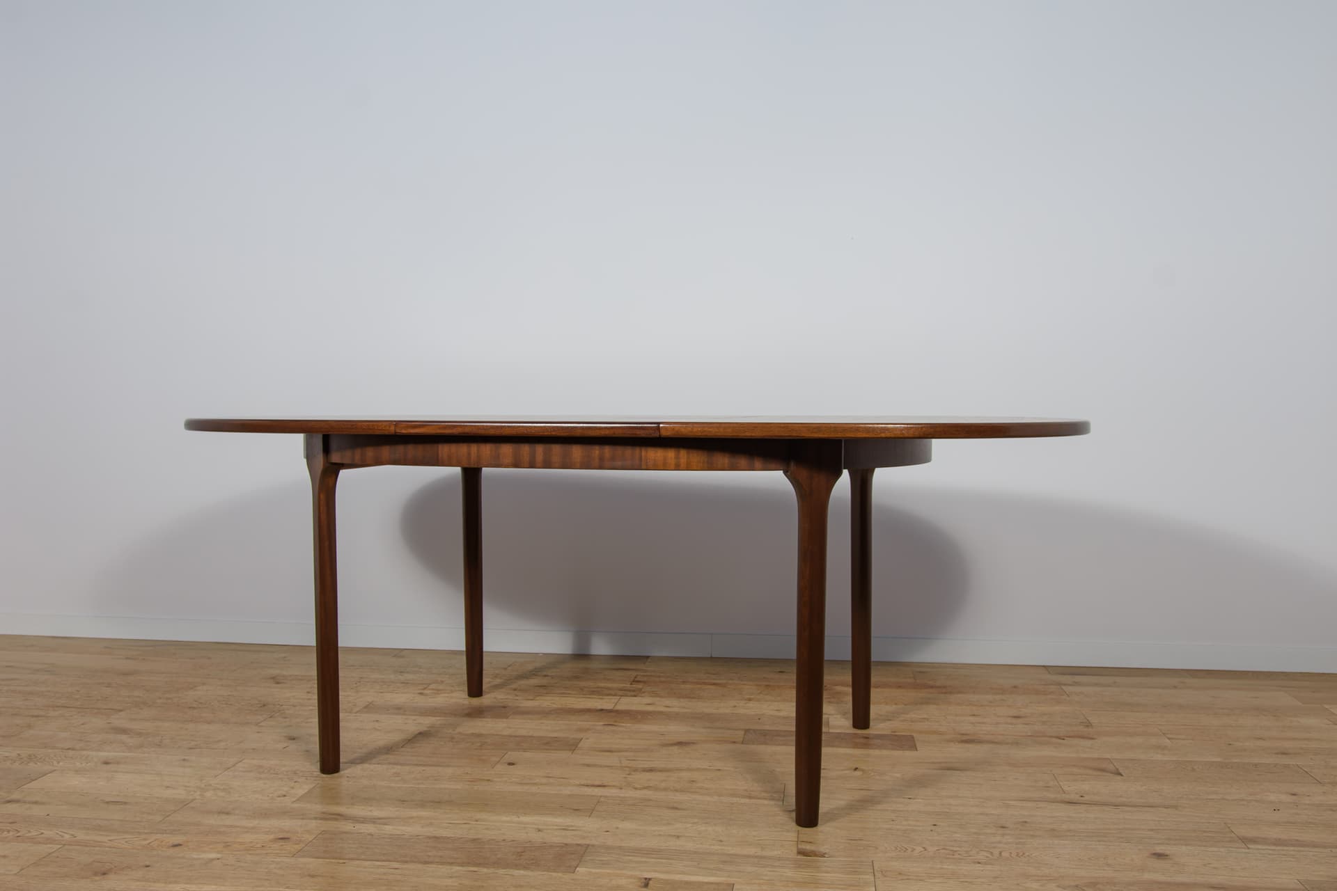 Stół rozkładany owalny, teak brązowoczerwony, McIntosh, Wielka Brytania, lata 60. - 300641