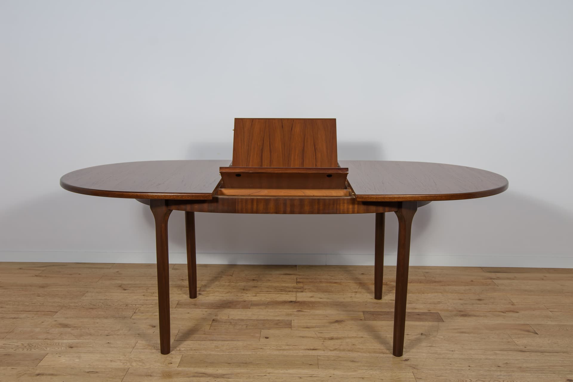 Stół rozkładany owalny, teak brązowoczerwony, McIntosh, Wielka Brytania, lata 60. - 300639
