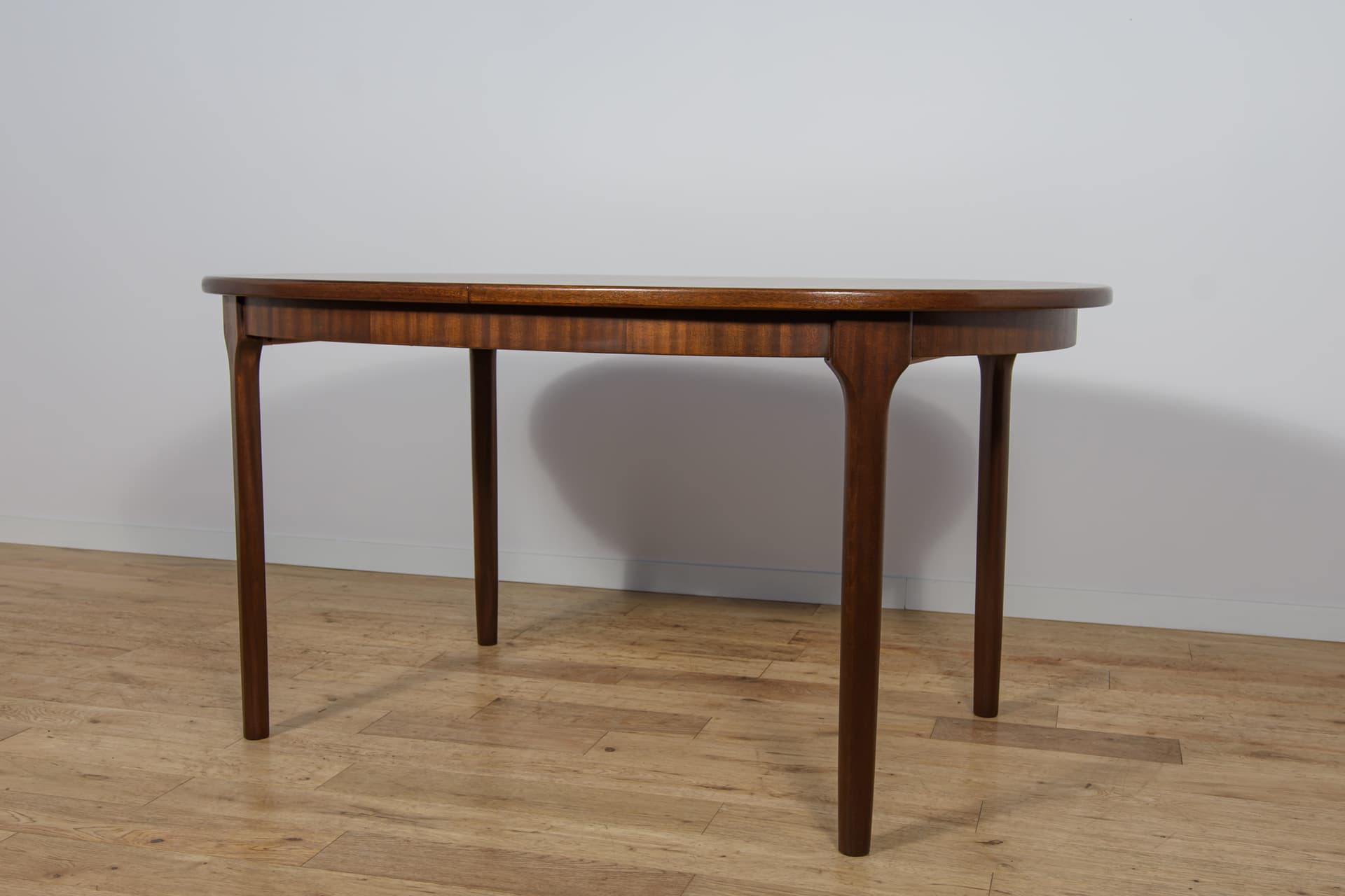 Stół rozkładany owalny, teak brązowoczerwony, McIntosh, Wielka Brytania, lata 60. - 300638