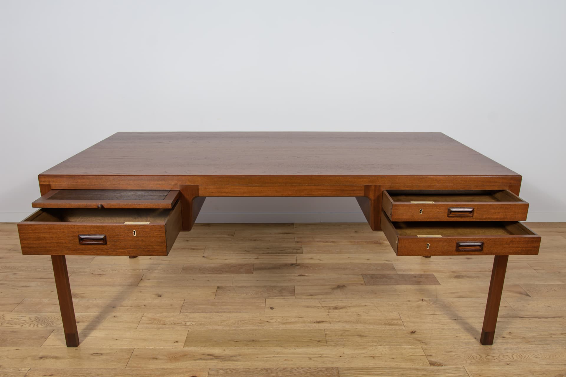 Biurko, teak brązowy, proj. E. Larsen & A. Bender Madsen, Willy Beck, Dania, lata 50. - 301099
