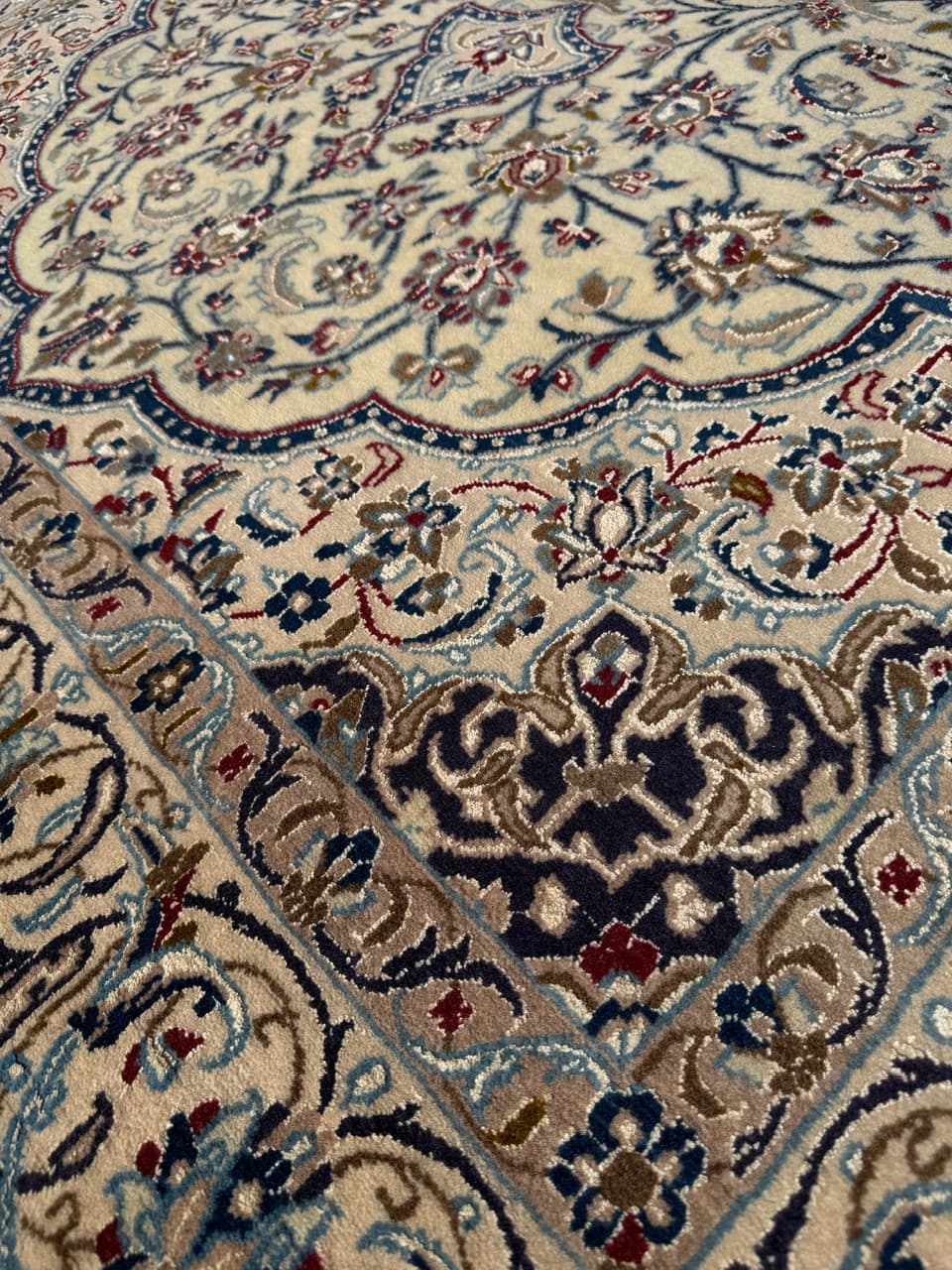 Dywan Nain, 270x165 cm, wełna kaszmirowa kremowa, jedwab biały, Iran - 301394