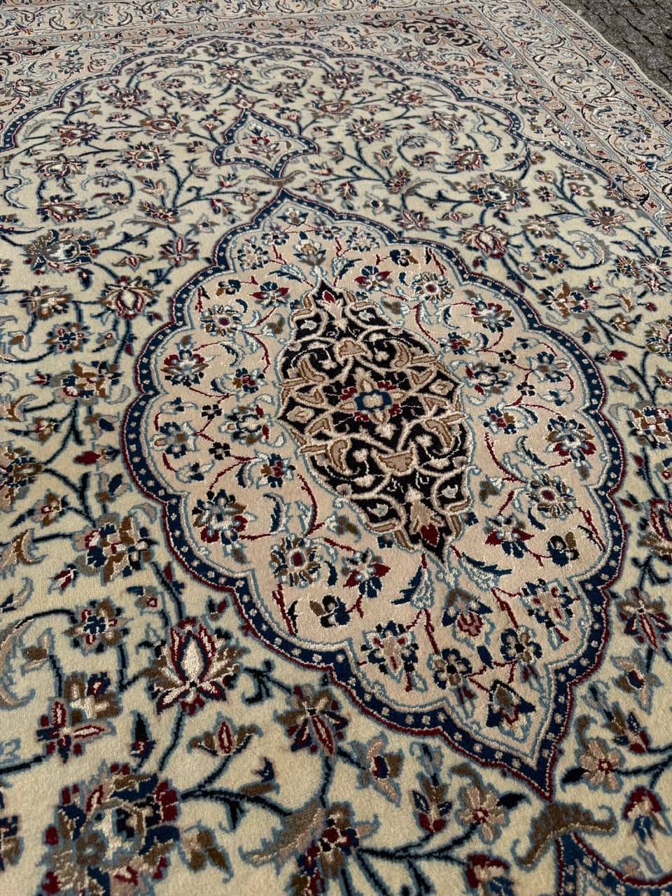 Dywan Nain, 270x165 cm, wełna kaszmirowa kremowa, jedwab biały, Iran - 301406