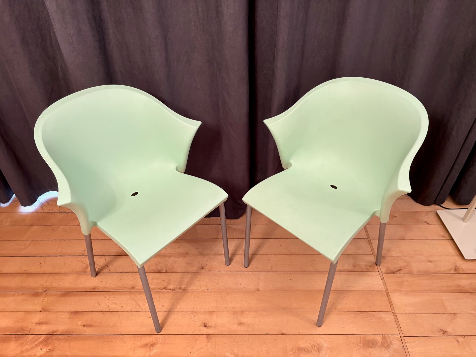 Para krzeseł Bla Bla Bla, plastik miętowy, metal srebrny, proj. M. Maran, Włochy, lata 90. - 301410