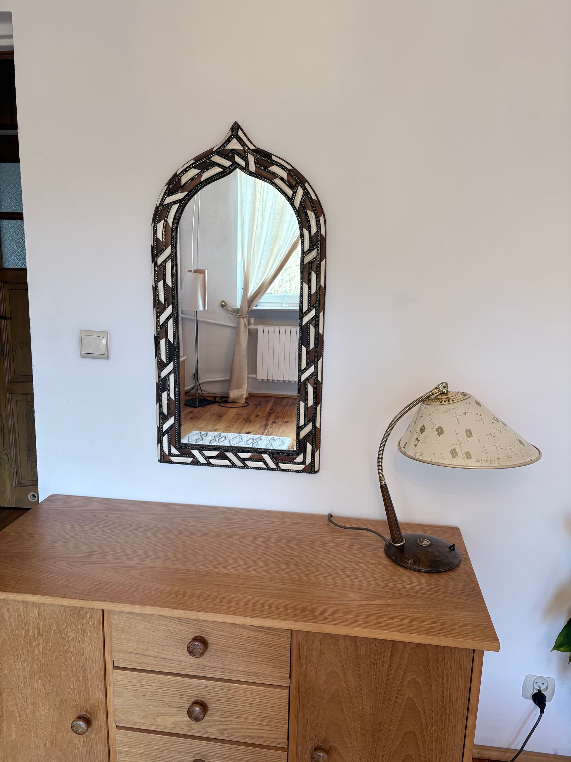 Lustro ścienne marokańskie, teak brązowy, orzech brązowy, kość biała, mosiądz złoty, Maroko, lata 70. - 301495