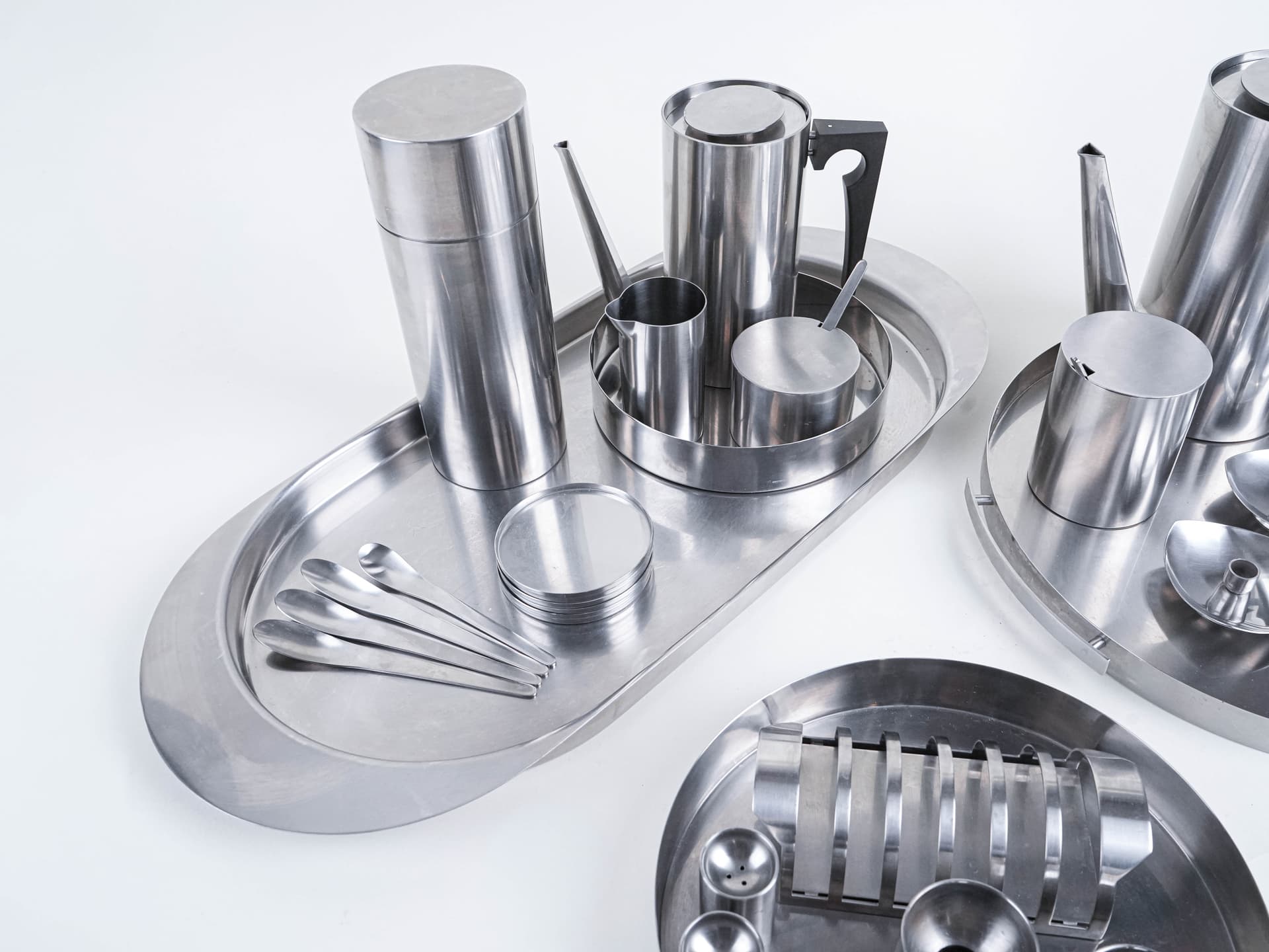 Serving set, silver stainless steel, black plastic, by A. Jacobsen, Denmark, 1960s. - 302322