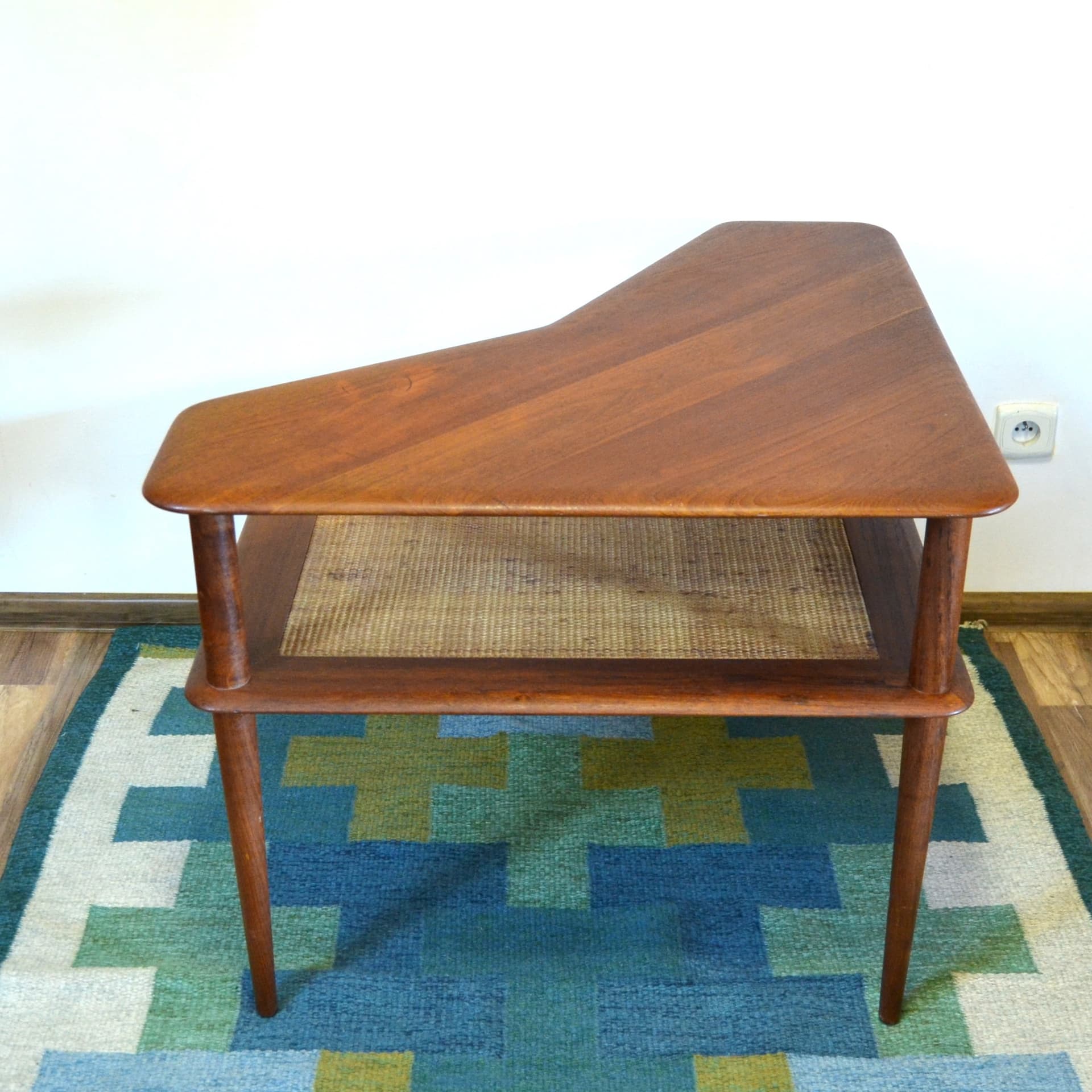 Stolik narożny, teak brązowy, rattan naturalny, proj. P. Hvidt & O. Mølgaard Nielsen, France & Son, Dania, lata 60. - 79201