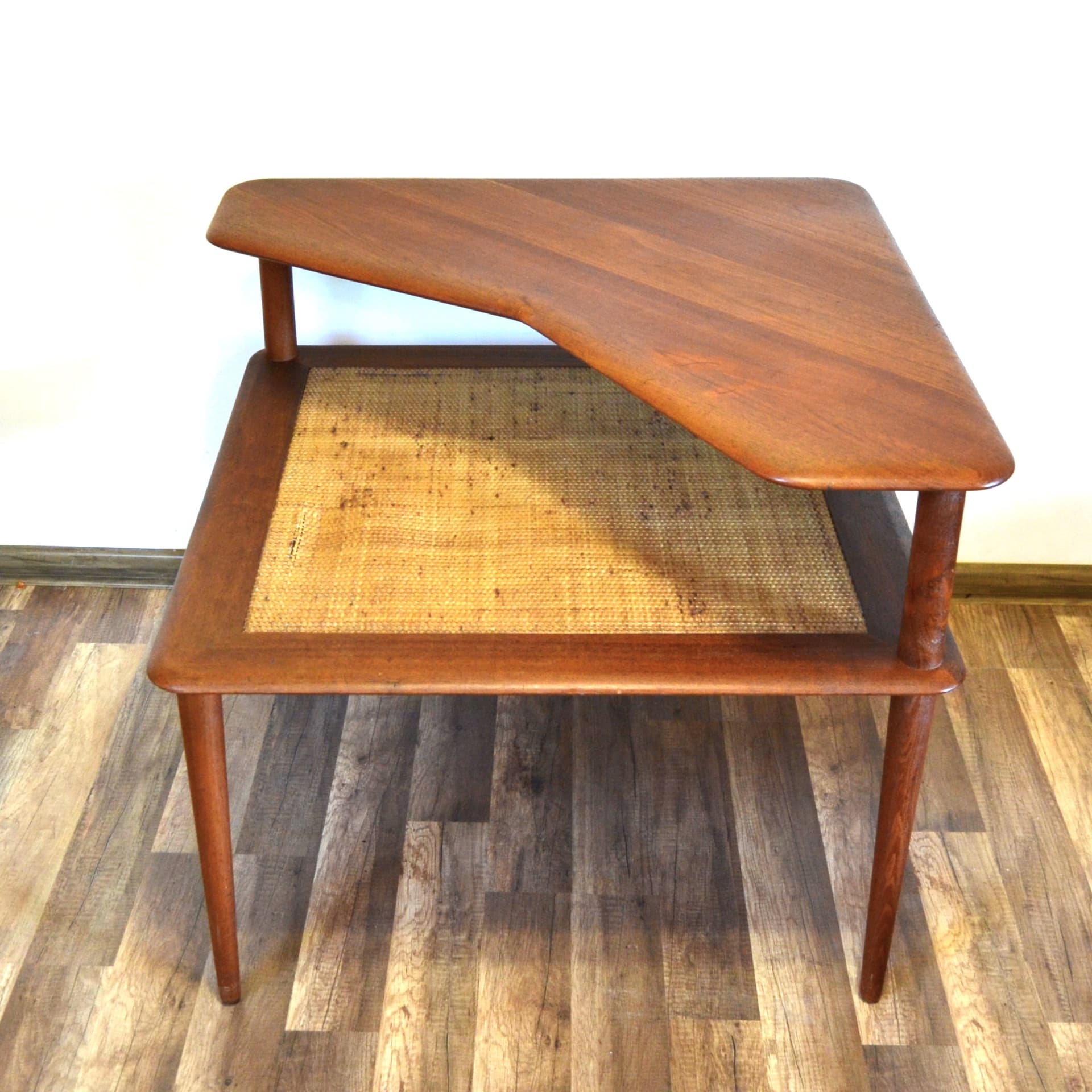 Stolik narożny, teak brązowy, rattan naturalny, proj. P. Hvidt & O. Mølgaard Nielsen, France & Son, Dania, lata 60. - 79197