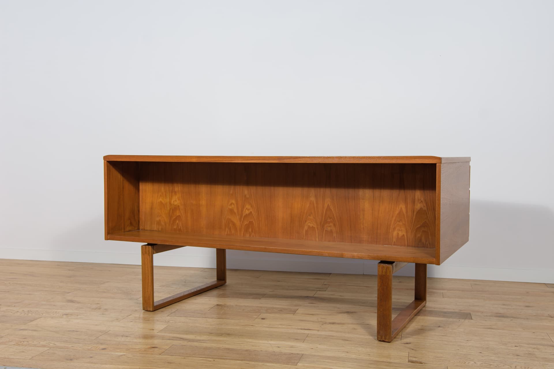 Biurko wolnostojące, teak brązowy złoty, proj. H. Jensen & T. Valeur, Dania, lata 60. - 302480