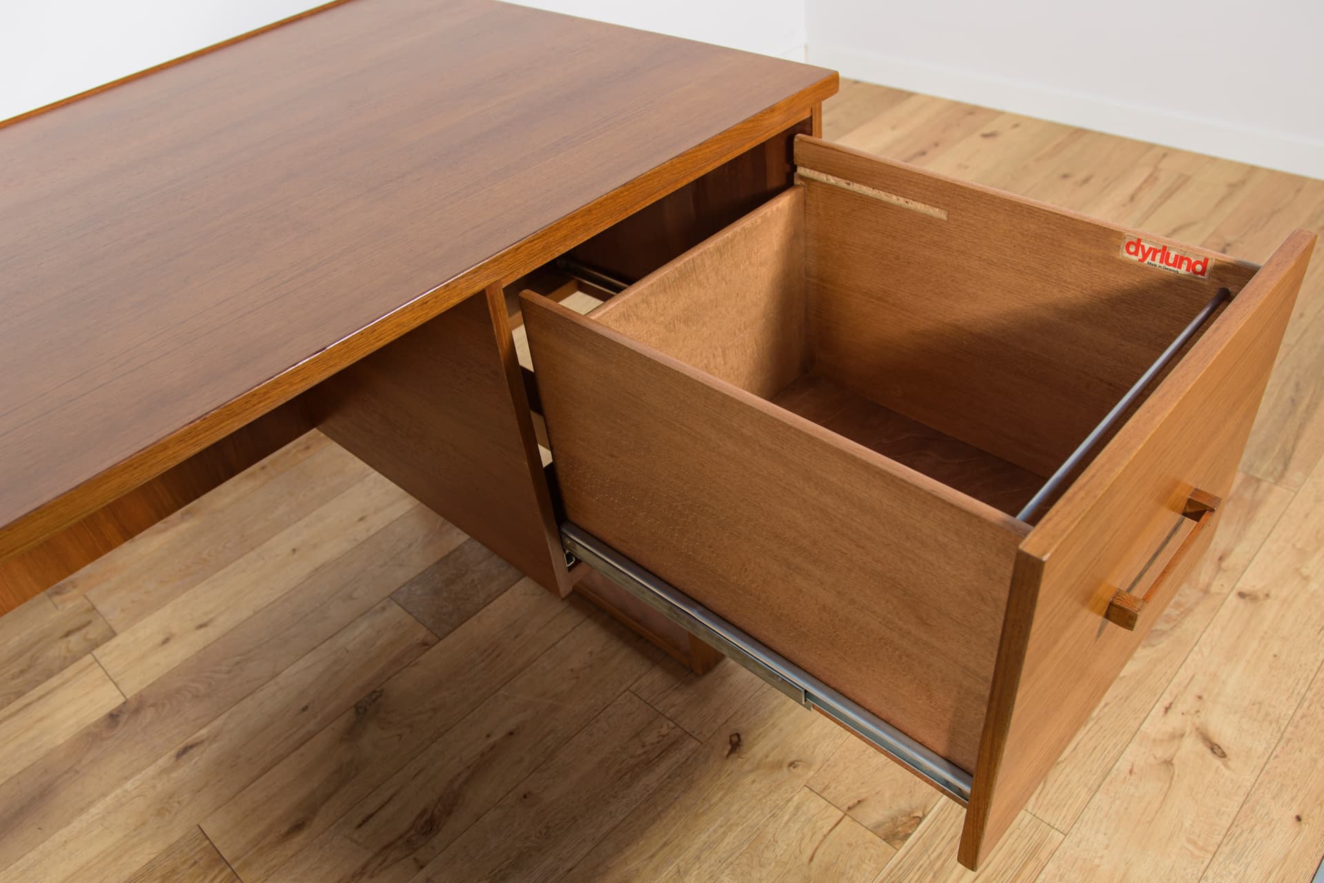 Biurko wolnostojące, teak brązowy złoty, proj. H. Jensen & T. Valeur, Dania, lata 60. - 302483