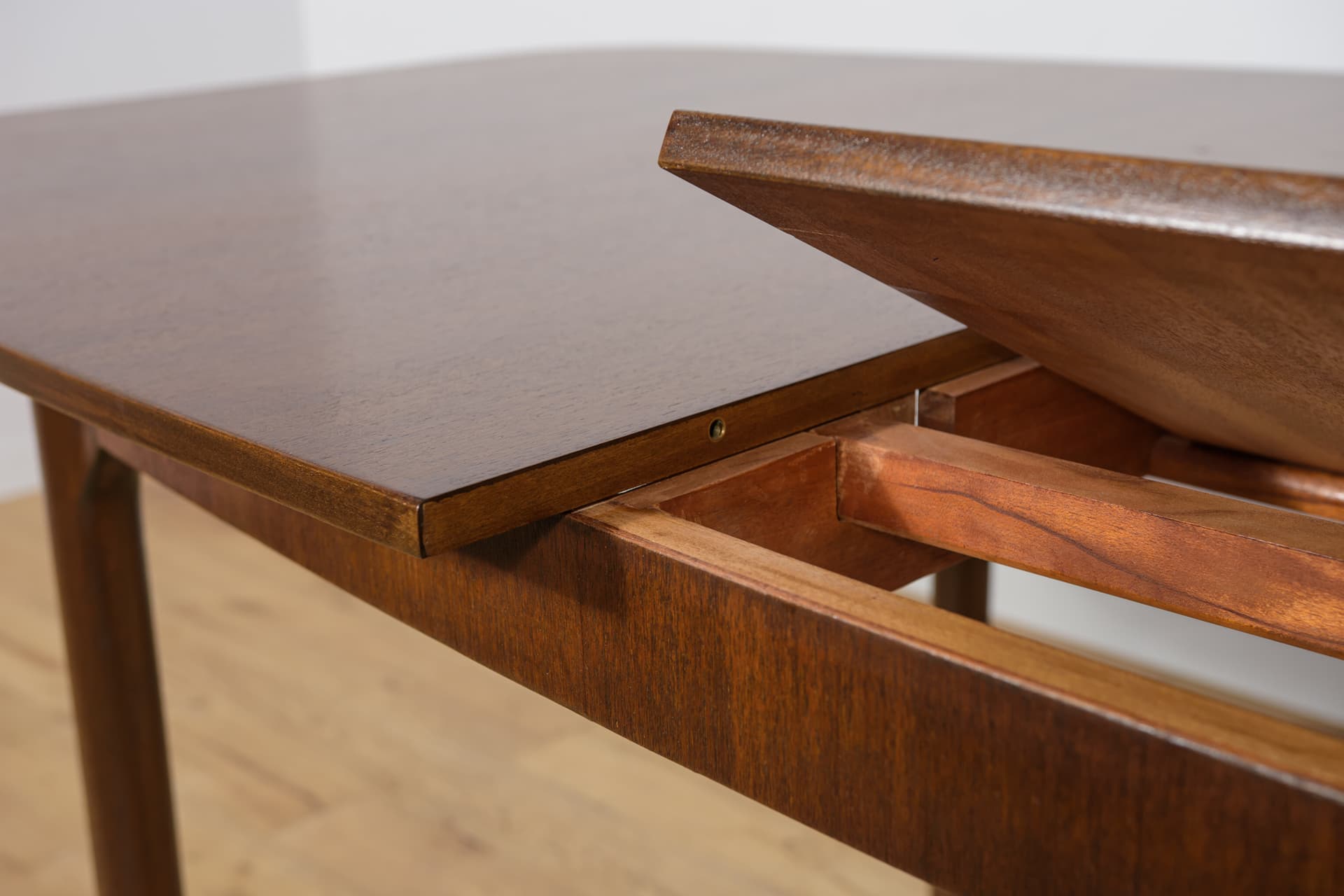 Oval Extendable Table, mahogany brown red, McIntosh, United Kingdom, 1960s. - 302872
