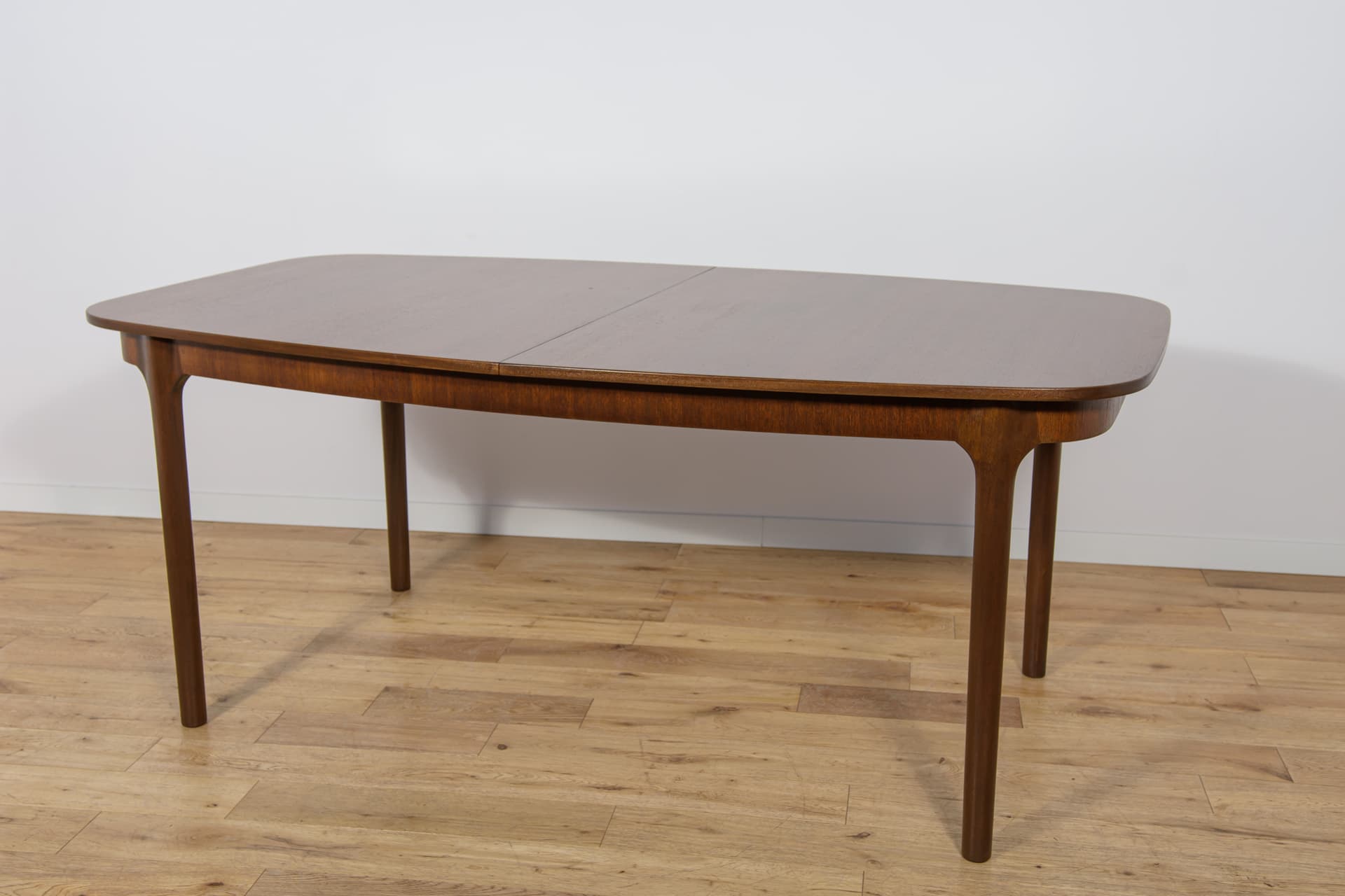 Oval Extendable Table, mahogany brown red, McIntosh, United Kingdom, 1960s. - 302859