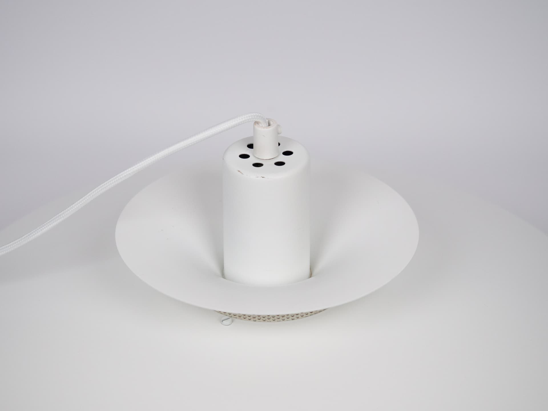 Lampa wisząca Sofie, aluminium biały, proj. K. Wiborg, Jeka, Dania, lata 80. - 303150