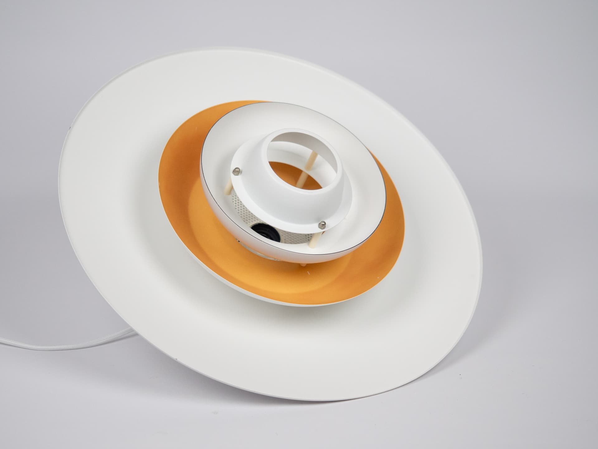Lampa wisząca Sofie, aluminium biały, proj. K. Wiborg, Jeka, Dania, lata 80. - 303151
