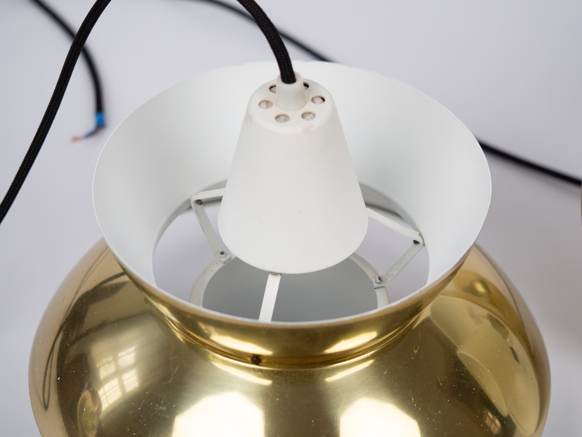 Para lamp wiszących Doo Wop, metal złoty, biały, Louis Poulsen, Dania, lata 50. - 303205