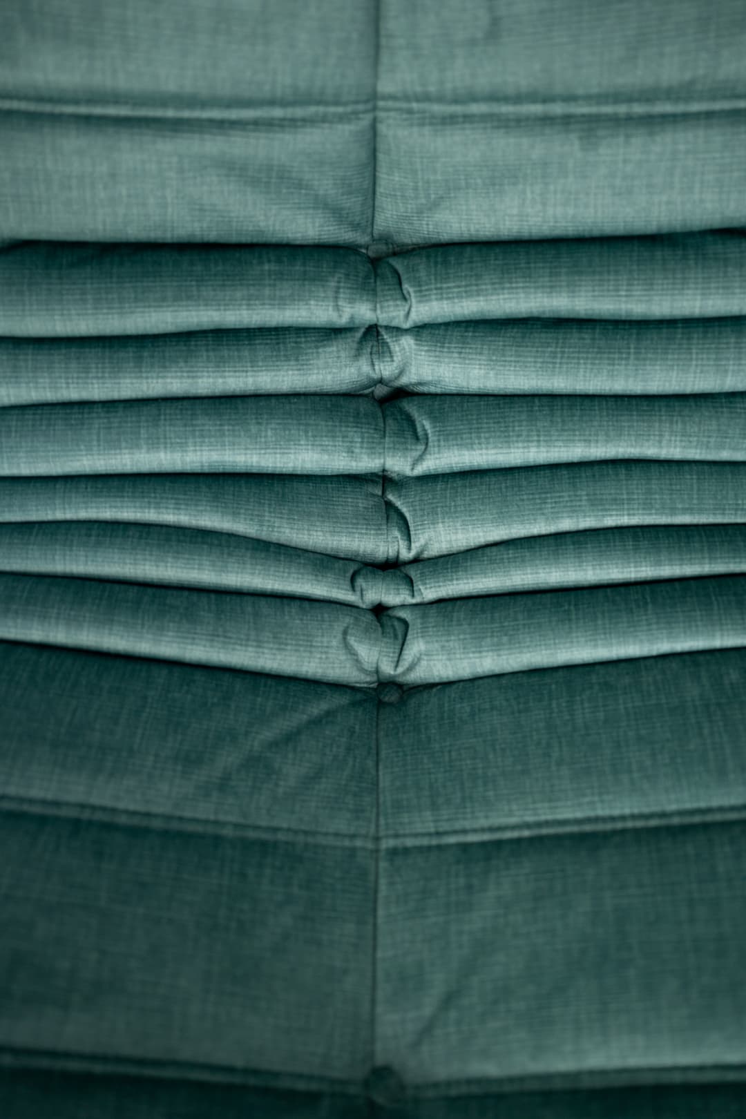 Fotel wypoczynkowy Togo z podnóżkiem, rib velvet aqua - 303553