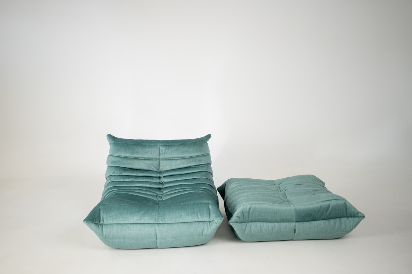 Fotel wypoczynkowy Togo z podnóżkiem, rib velvet aqua - 303547