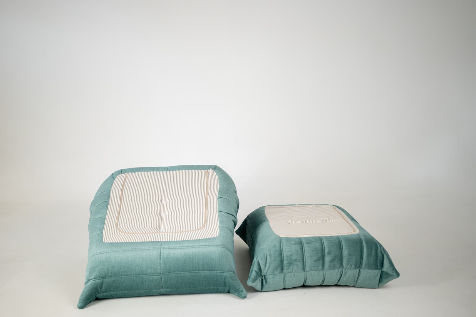 Fotel wypoczynkowy Togo z podnóżkiem, rib velvet aqua - 303548