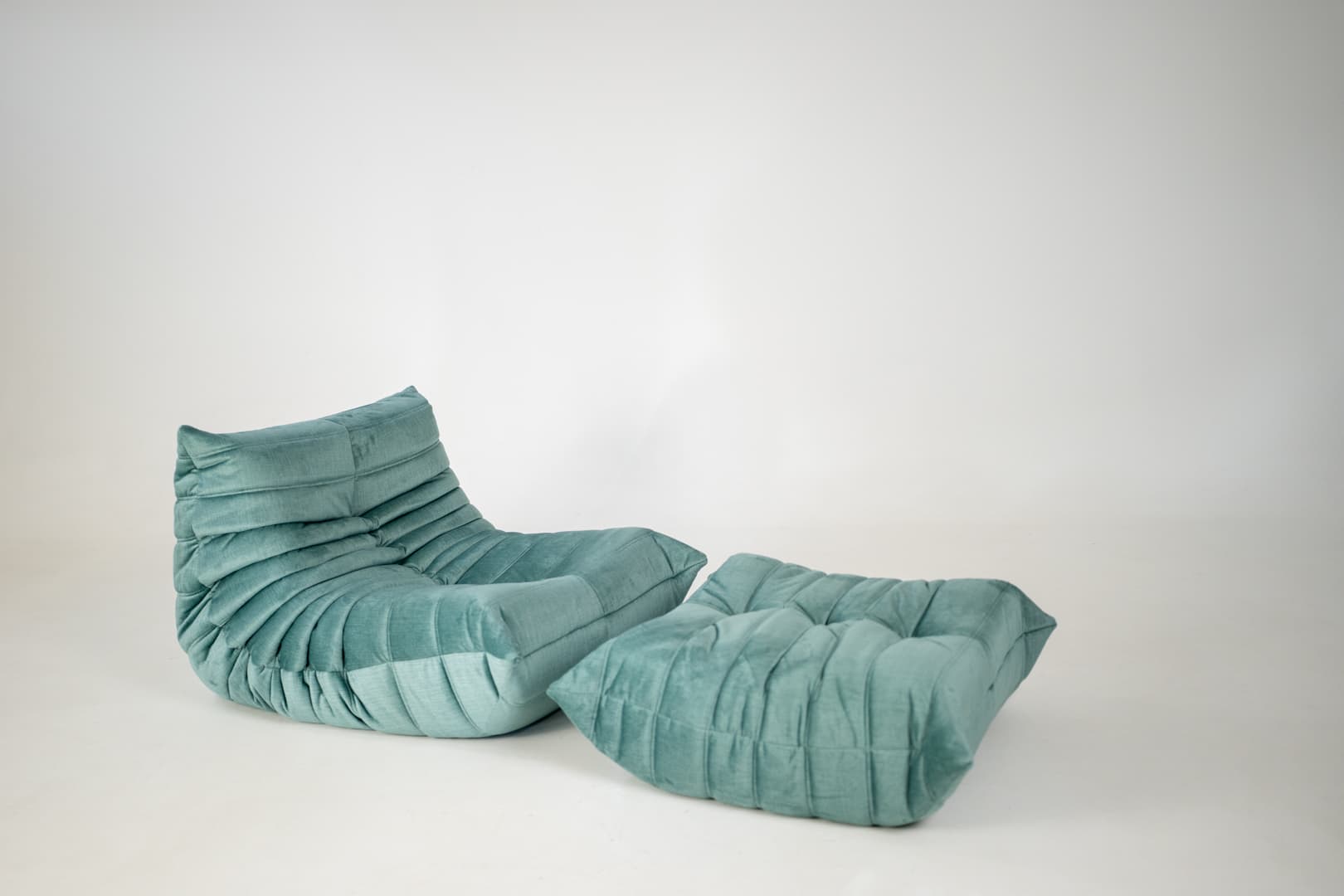 Fotel wypoczynkowy Togo z podnóżkiem, rib velvet aqua - 303551