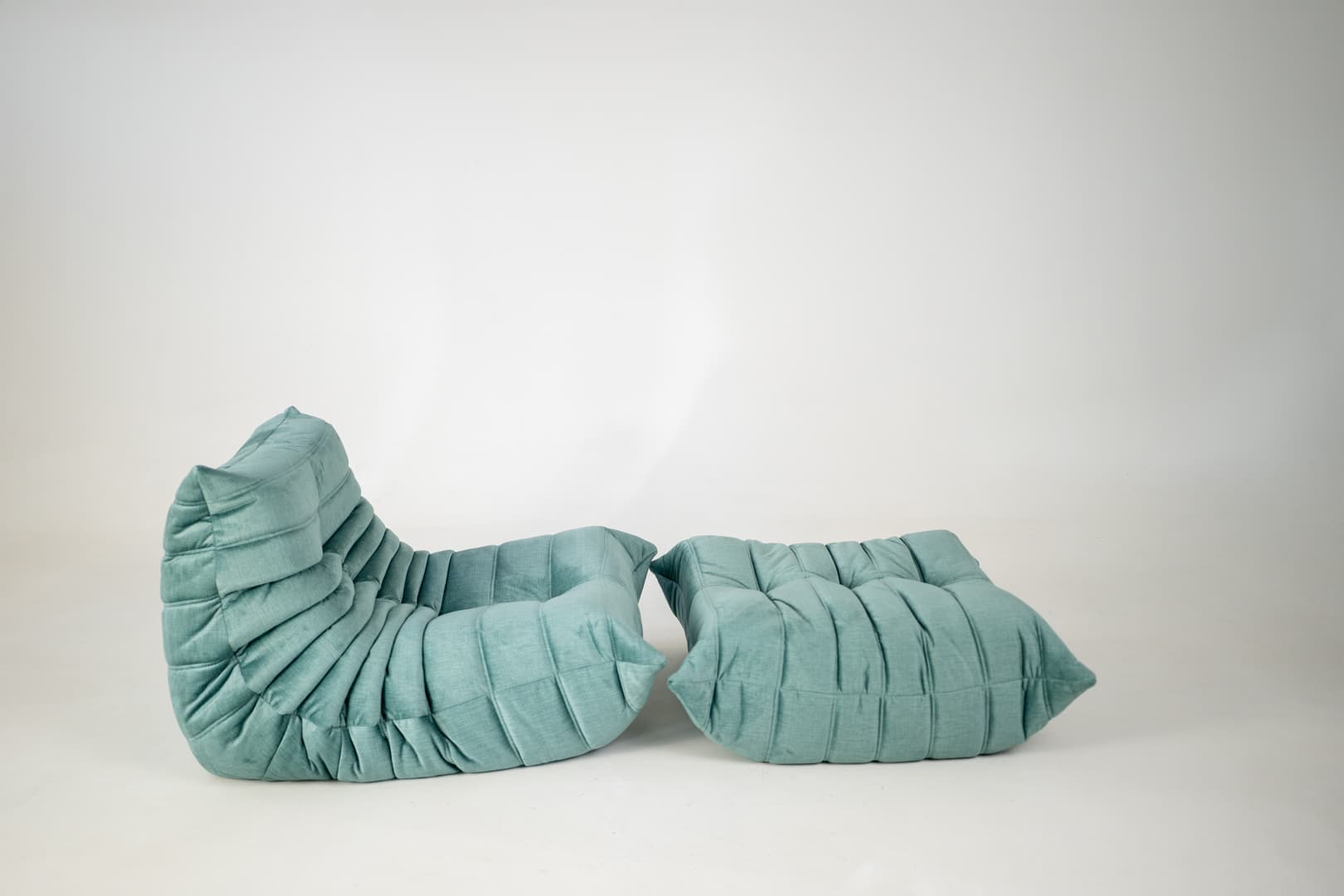 Fotel wypoczynkowy Togo z podnóżkiem, rib velvet aqua - 303549