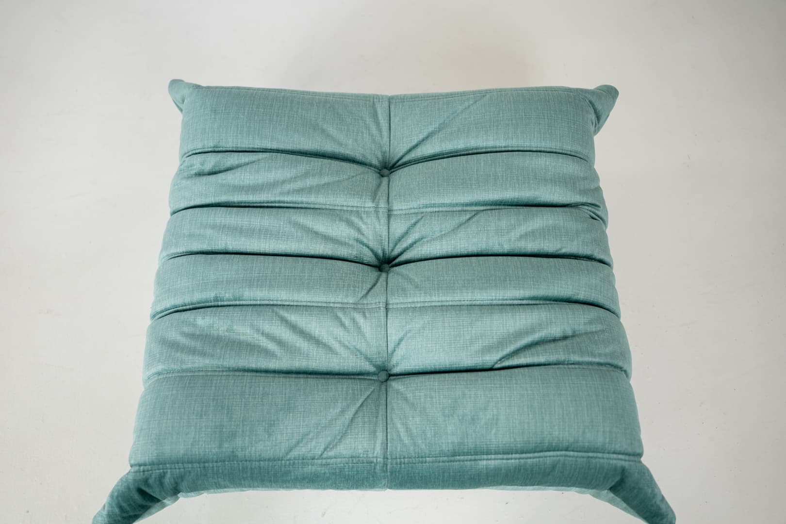 Fotel wypoczynkowy Togo z podnóżkiem, rib velvet aqua - 303554