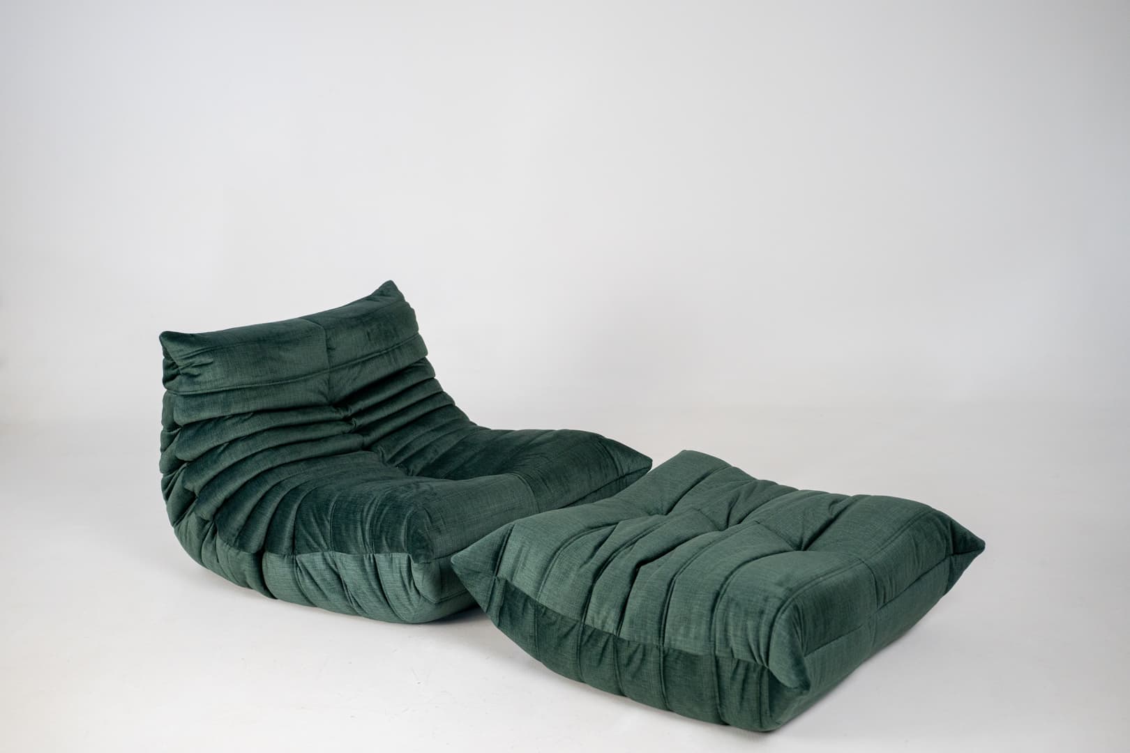 Fotel wypoczynkowy Togo z podnóżkiem, rib velvet spruce - 303620