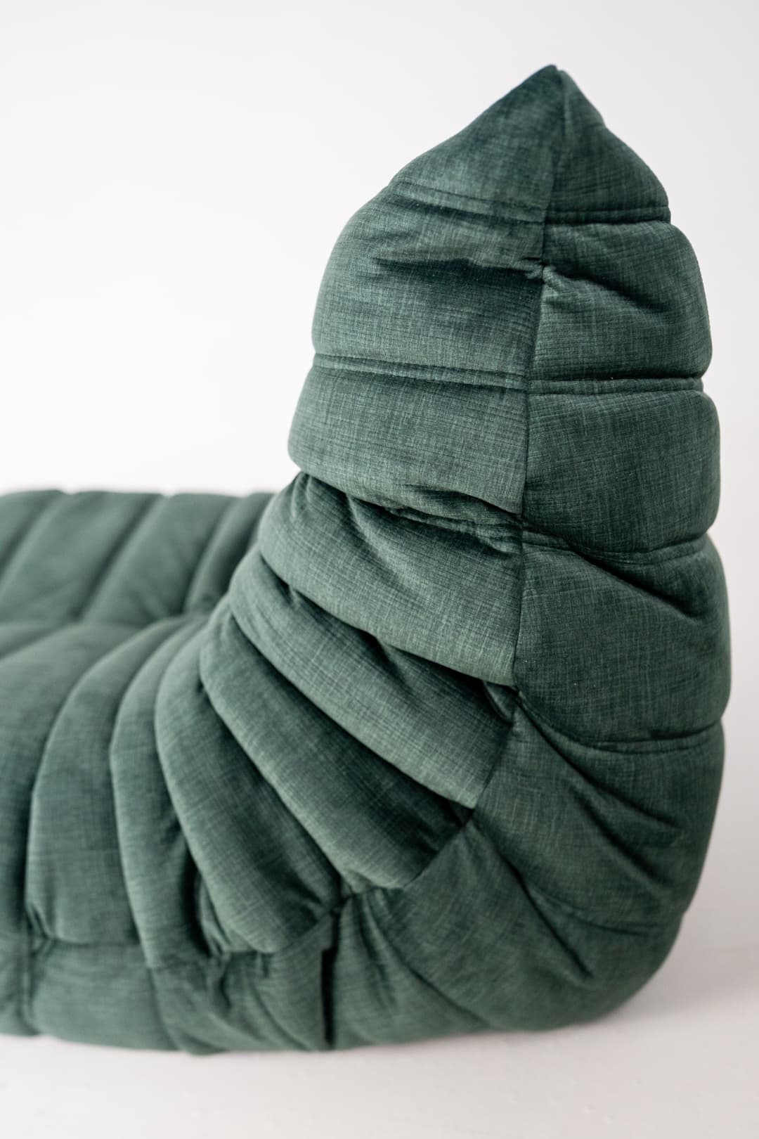 Fotel wypoczynkowy Togo z podnóżkiem, rib velvet spruce - 303629