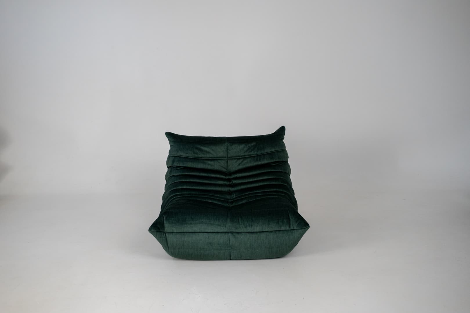 Fotel wypoczynkowy Togo z podnóżkiem, rib velvet spruce - 303618