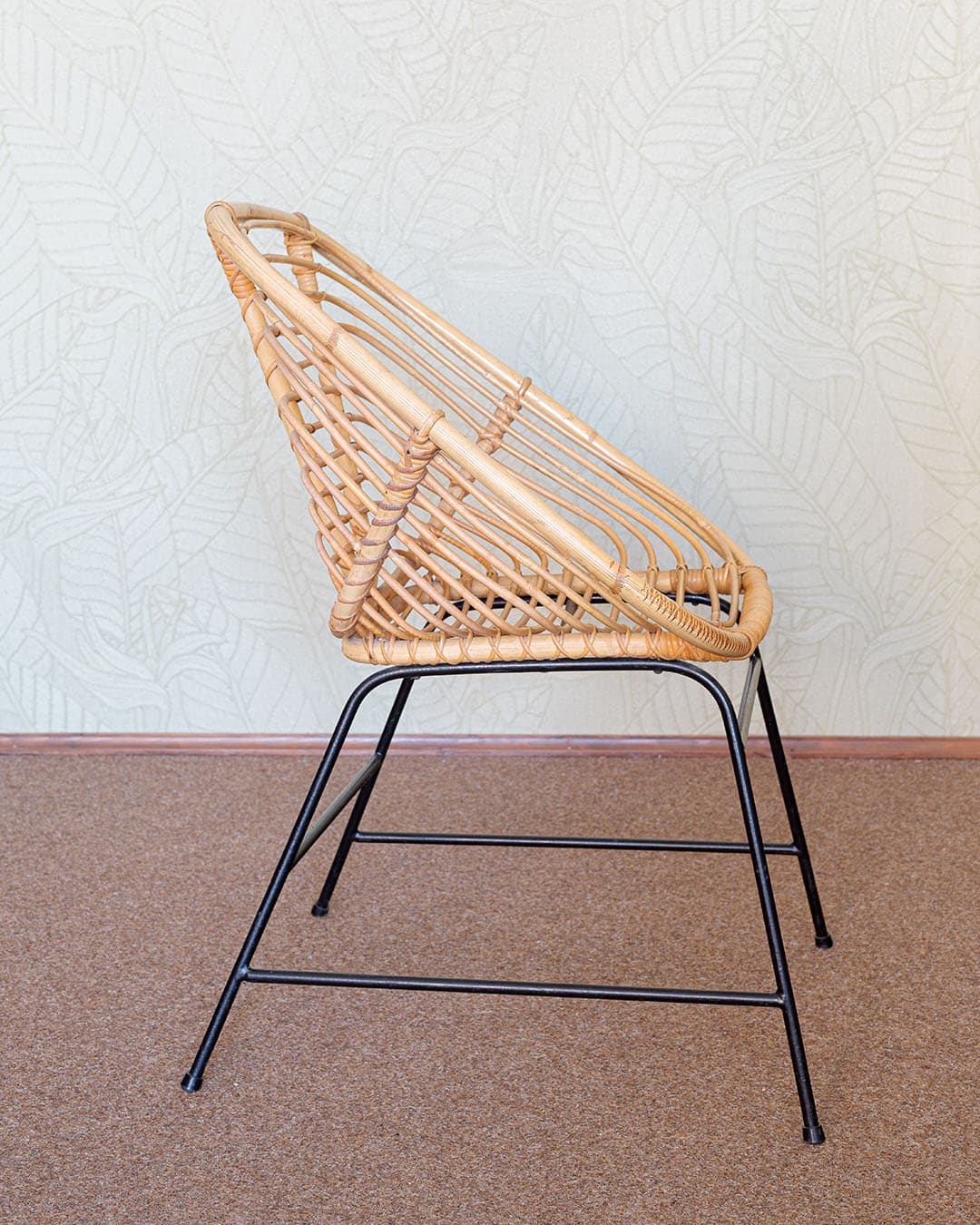 Chair, shell form, light brown rattan, black metal, Germany, 1970s. - 303634