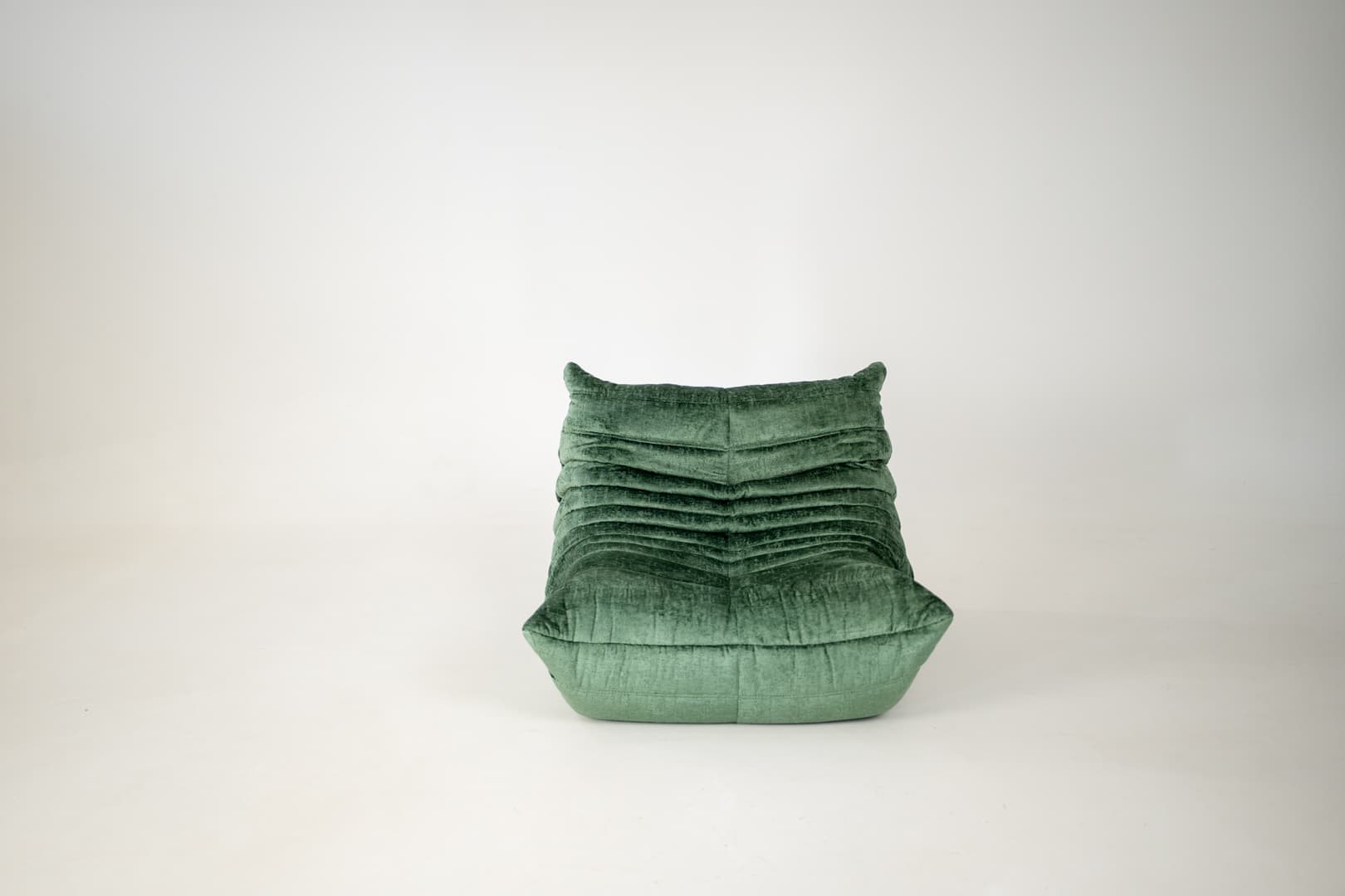 Fotel wypoczynkowy Togo z podnóżkiem, washed velvet forest green - 303654