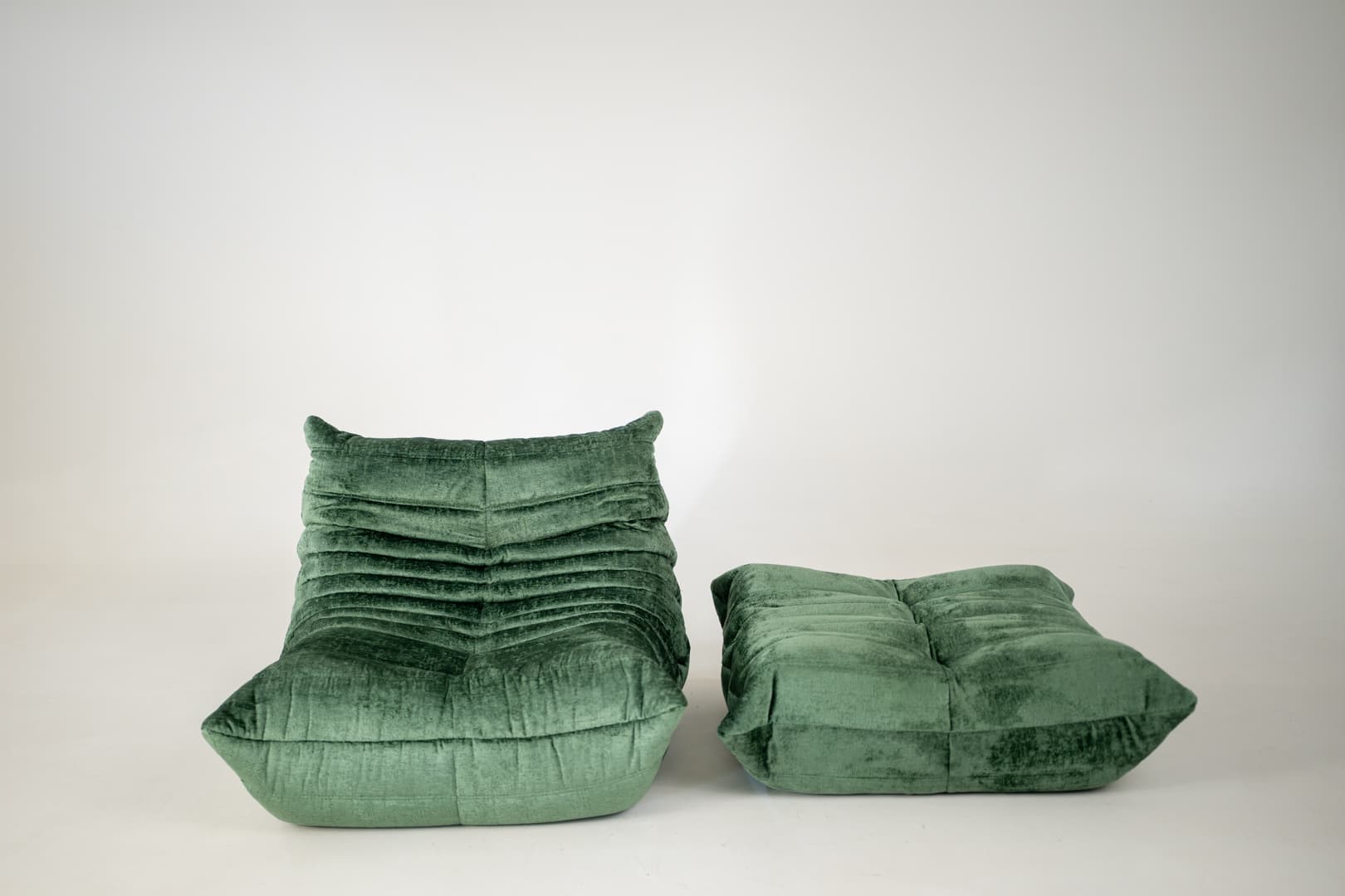 Fotel wypoczynkowy Togo z podnóżkiem, washed velvet forest green - 303660