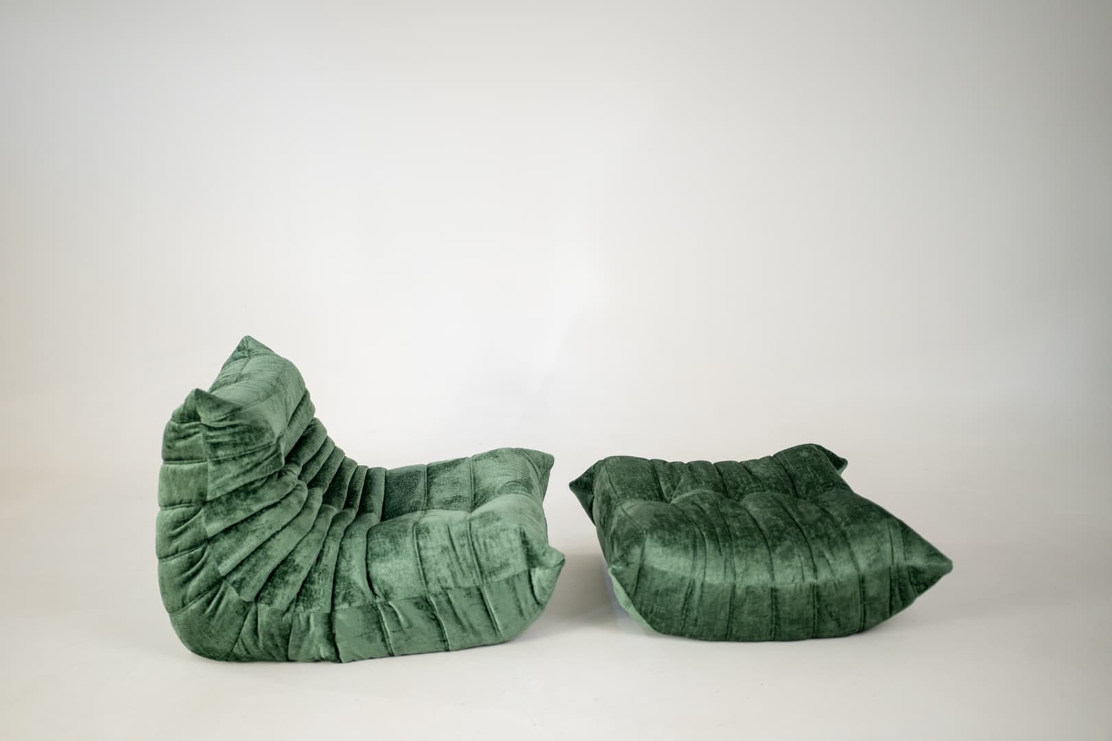 Fotel wypoczynkowy Togo z podnóżkiem, washed velvet forest green - 303659