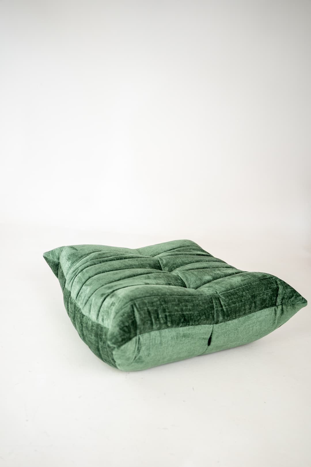 Fotel wypoczynkowy Togo z podnóżkiem, washed velvet forest green - 303657