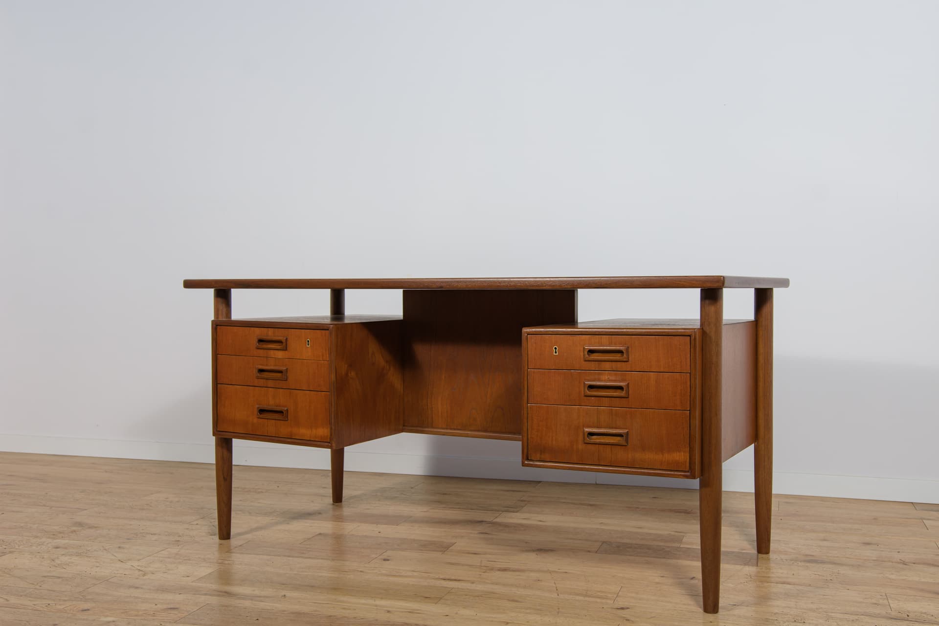 Desk, brown teak, by A. Vodder, Sibast, Denmark, 1960s. - 303752